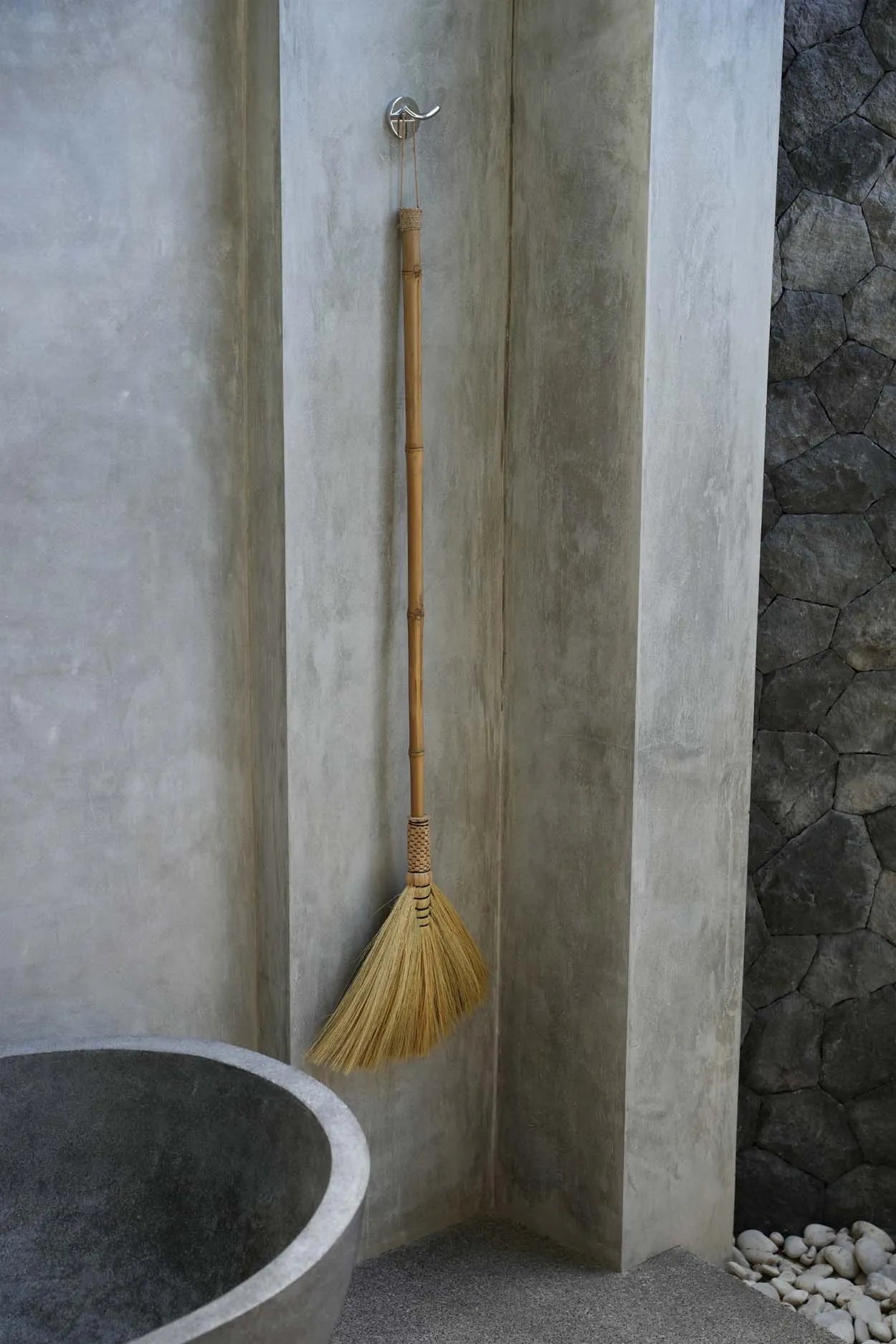 the-big-broom-natural