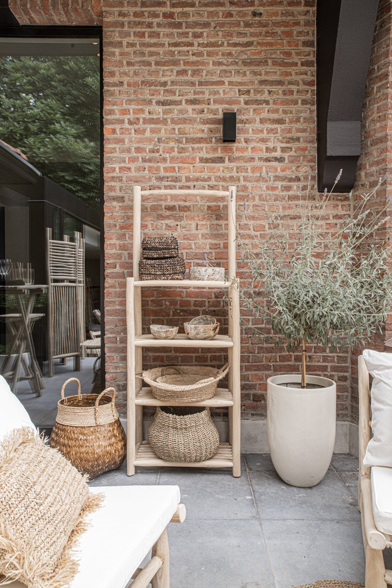 the-raffia-basket-trays-natural-s