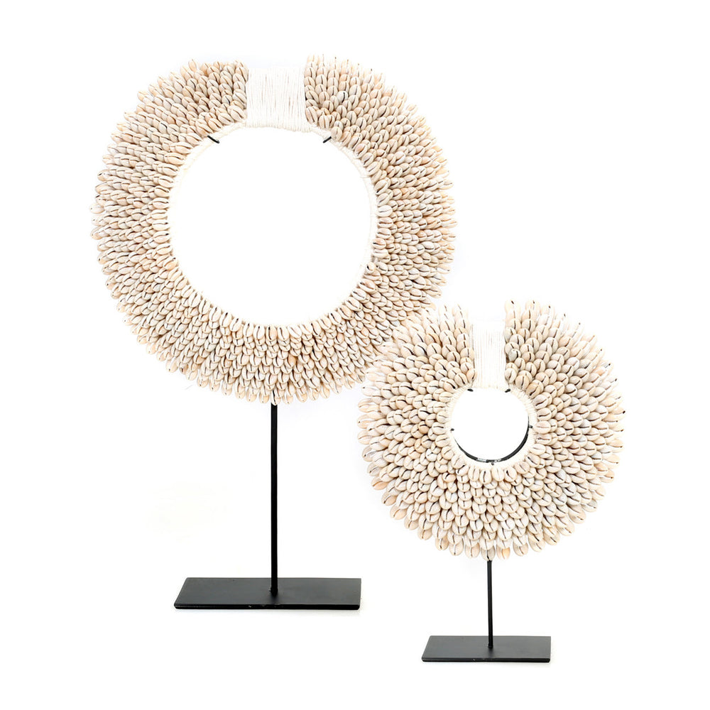 the-papua-shell-disc-on-stand-white-s