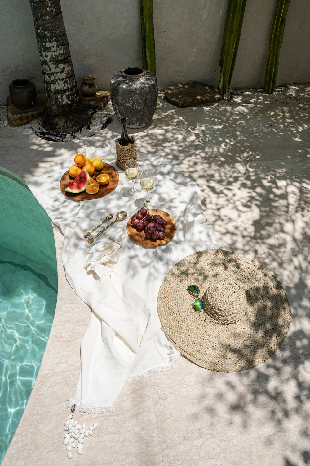 the-linen-tablecloth-white-180x300