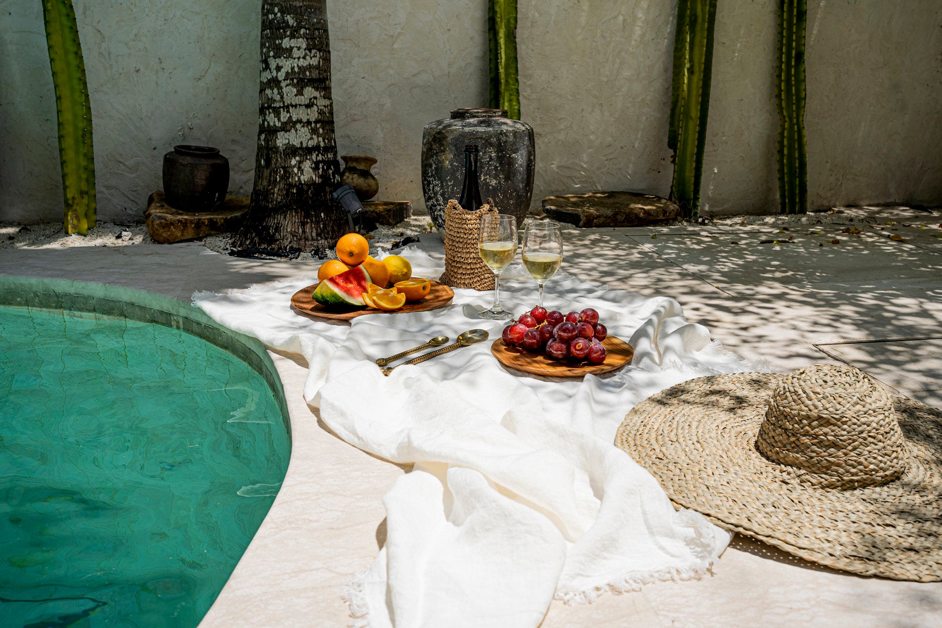 the-linen-tablecloth-white-150x250