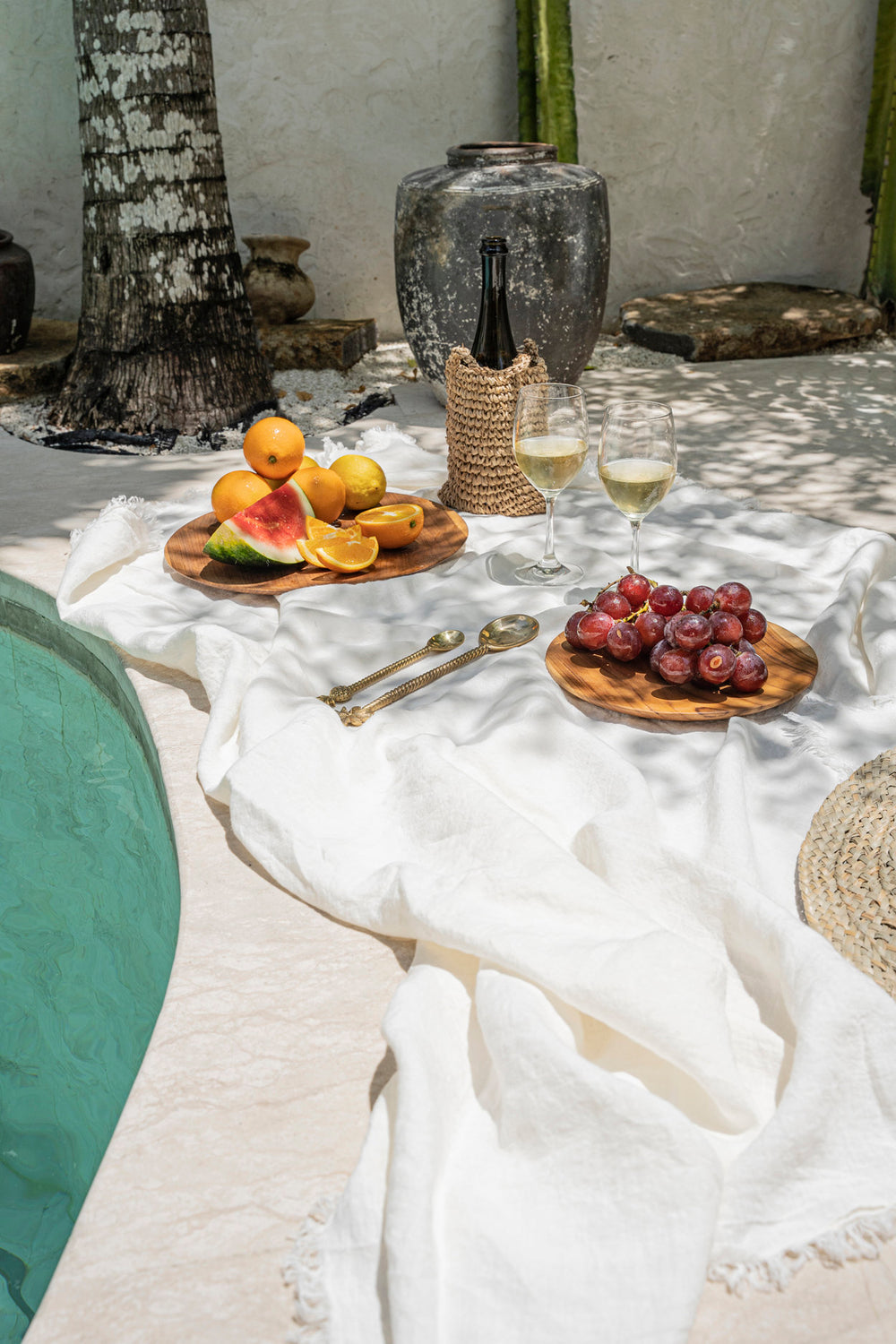 the-linen-tablecloth-white-150x150