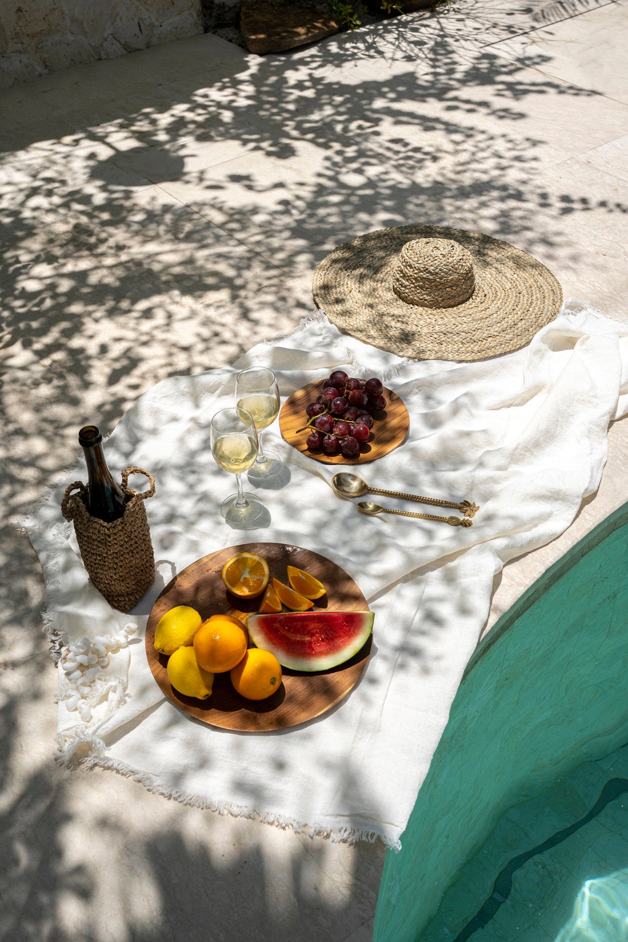 the-linen-tablecloth-white-150x150