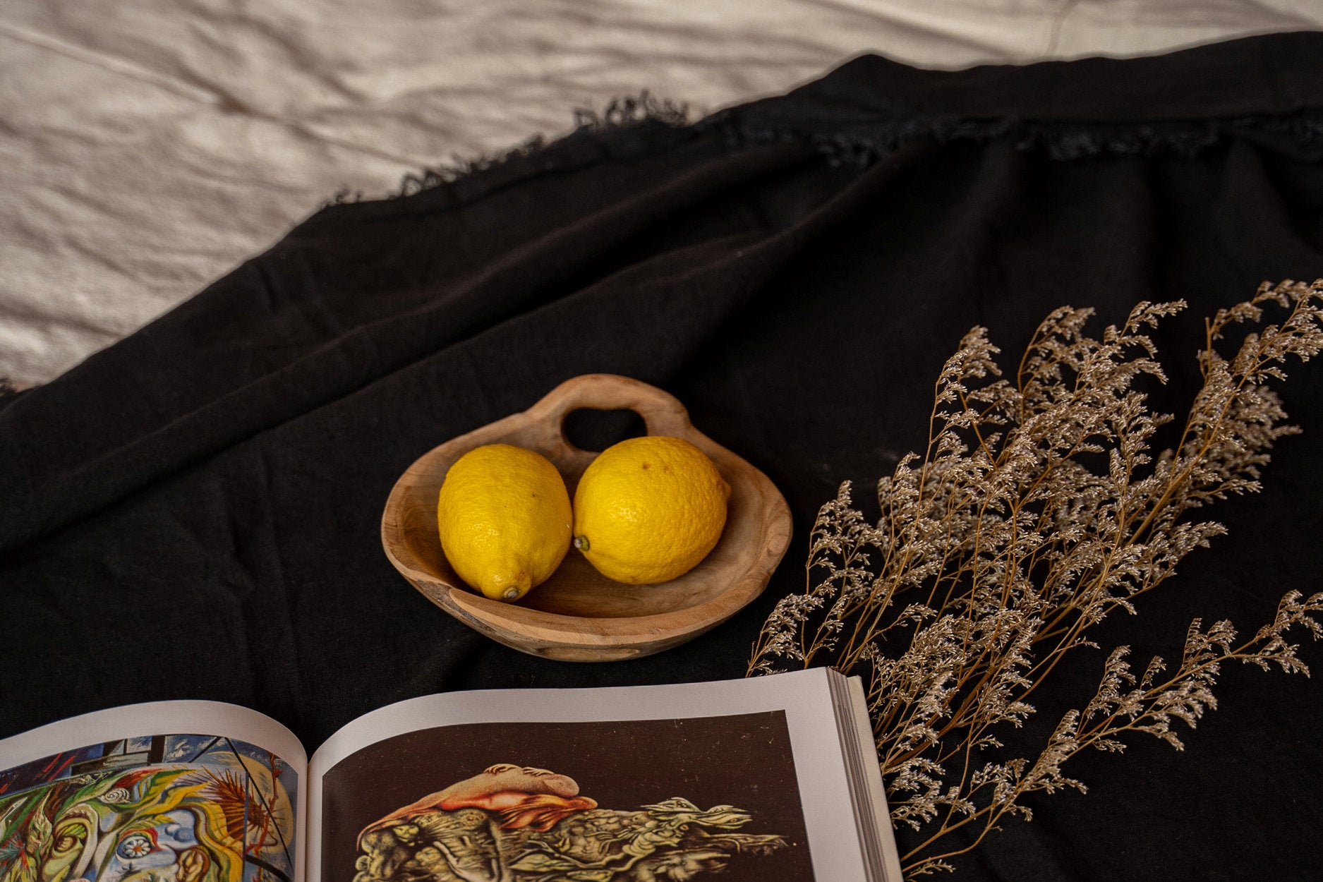 the-linen-tablecloth-black-180x300