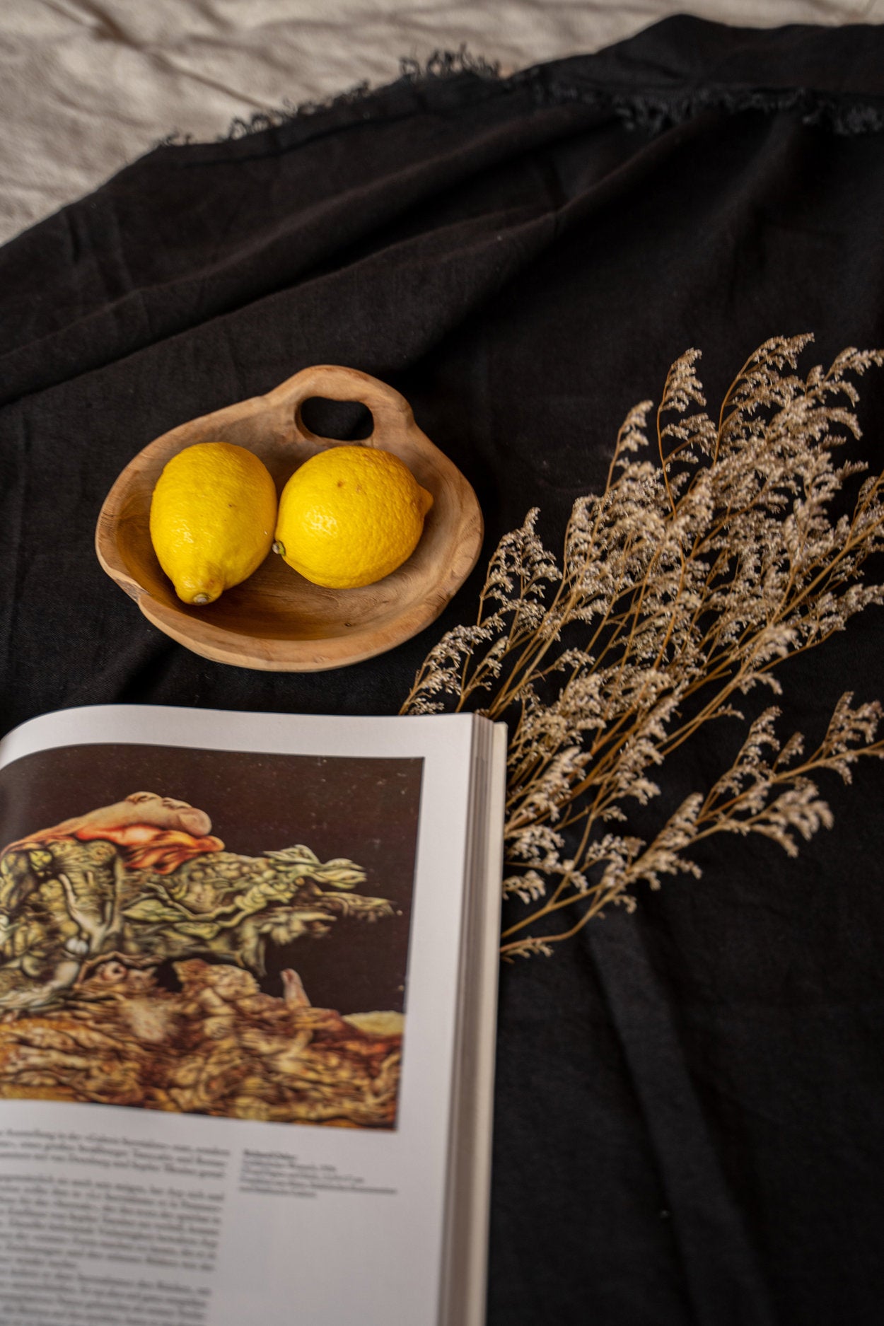 the-linen-tablecloth-black-150x250