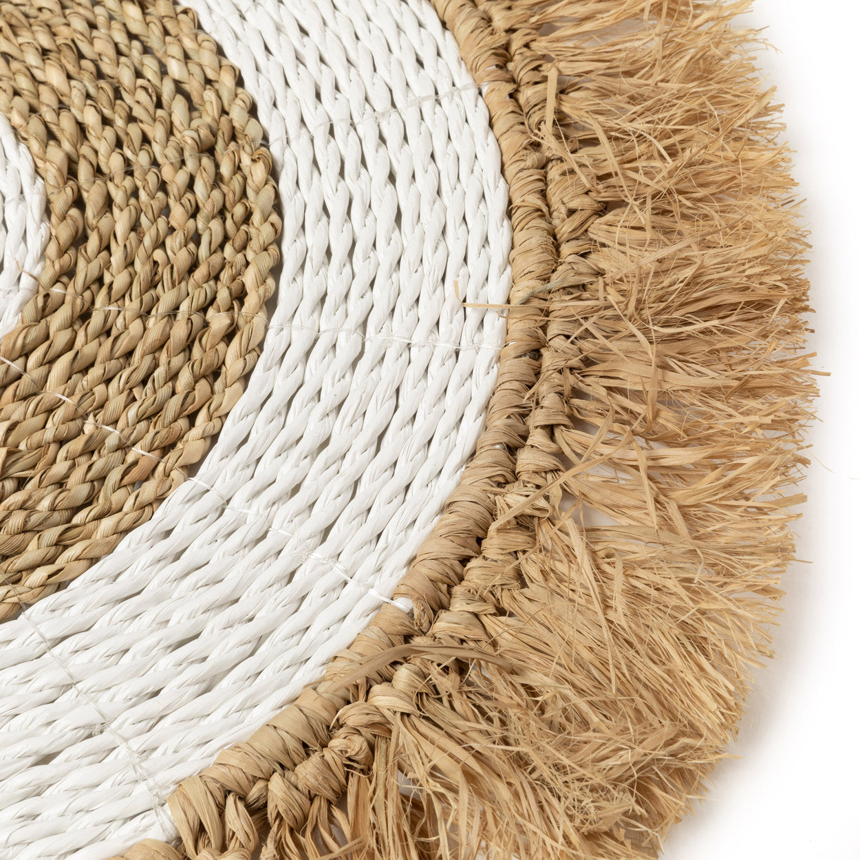 the-seagrass-raffia-placemat-natural-white