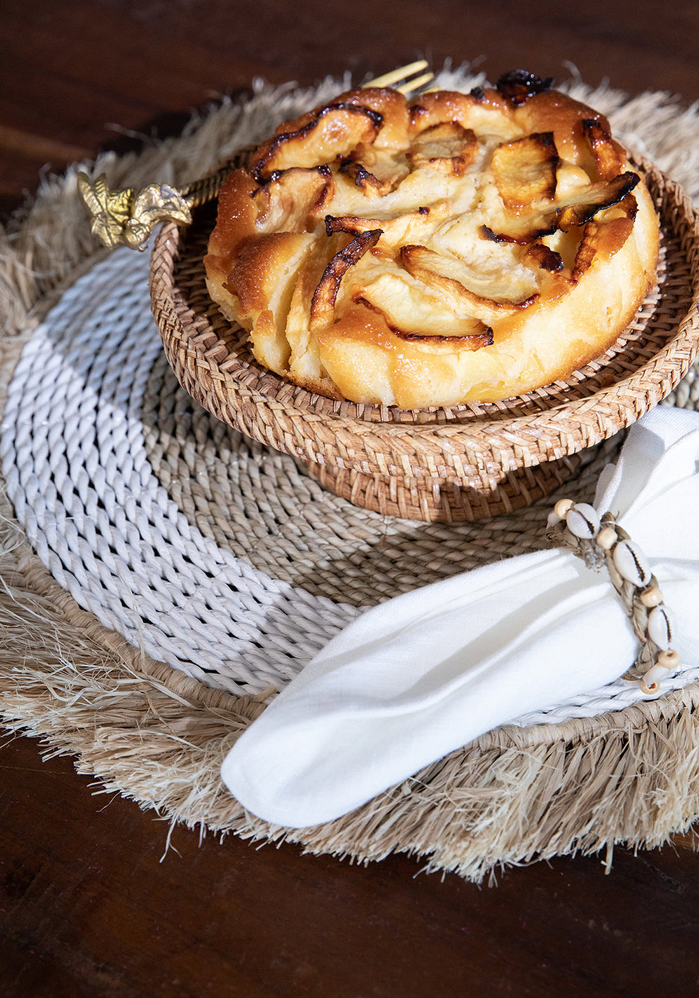 the-seagrass-raffia-placemat-natural-white