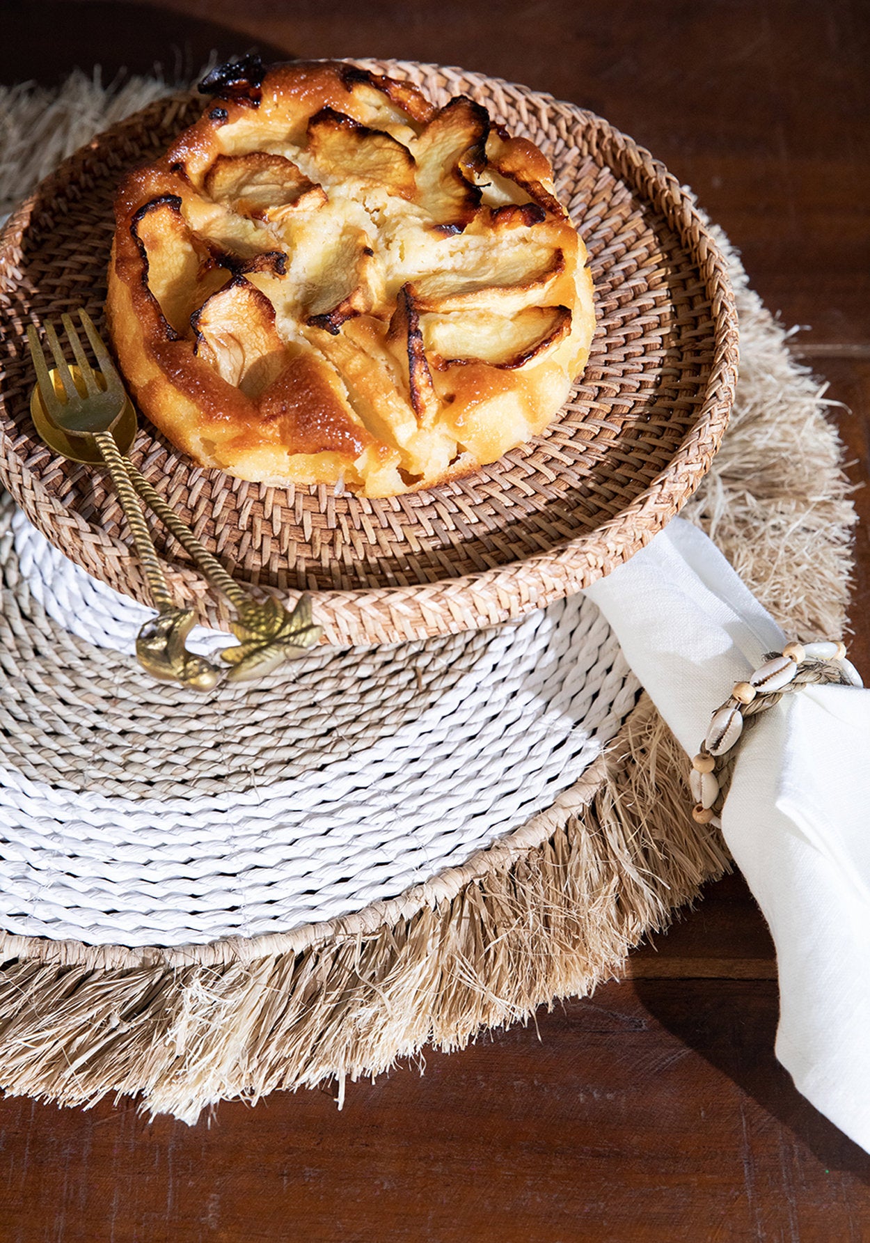 the-seagrass-raffia-placemat-natural-white