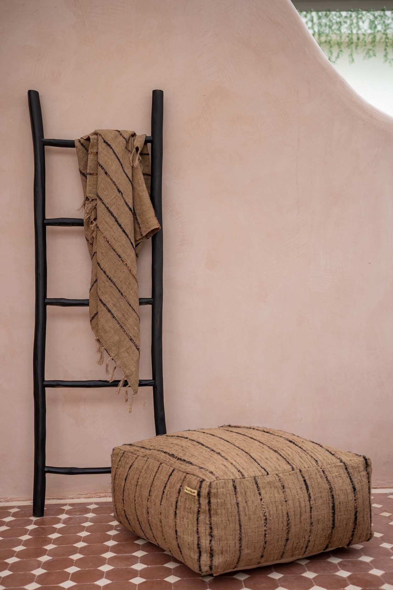 the-oh-my-gee-pouffe-beige-black