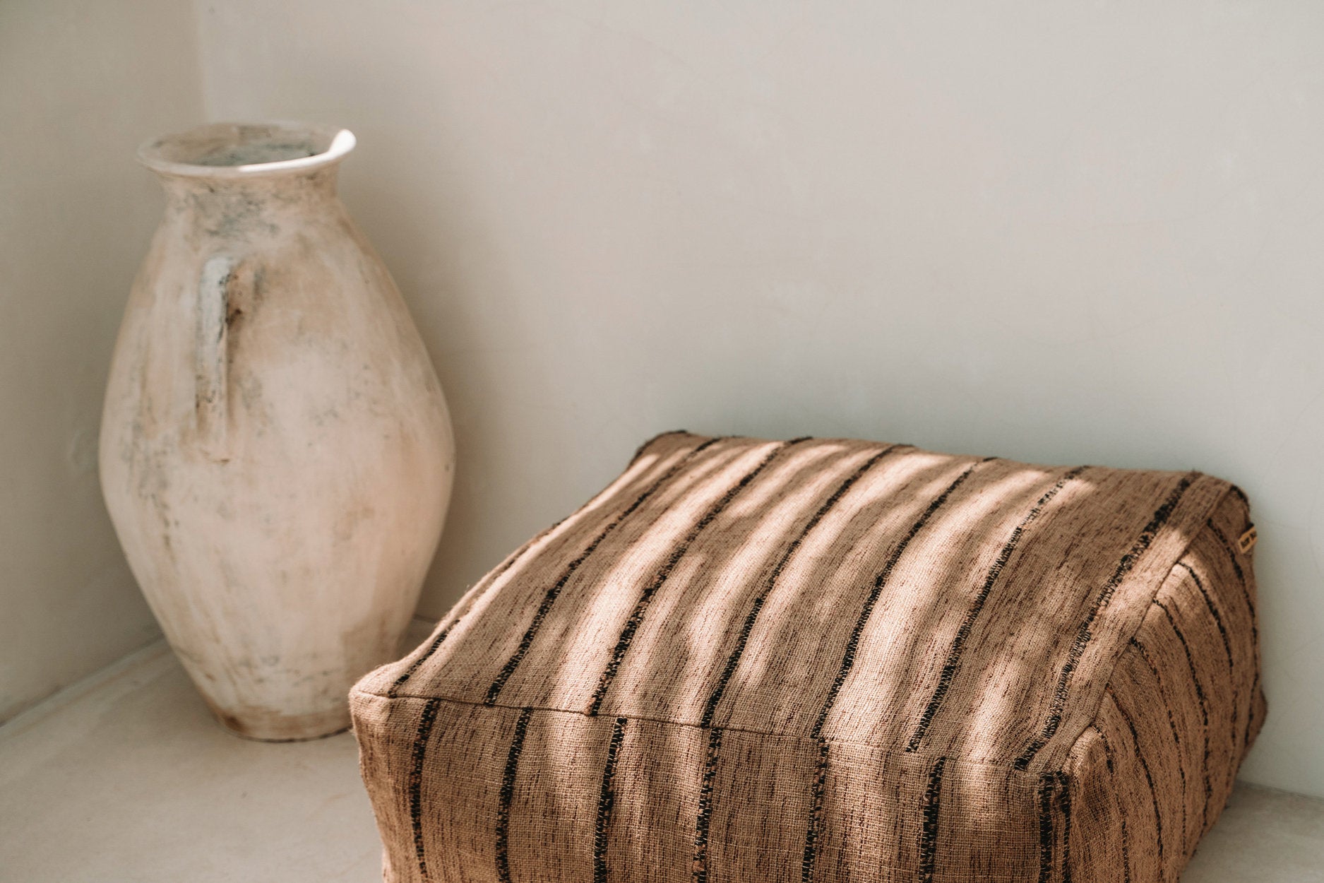 the-oh-my-gee-pouffe-beige-black