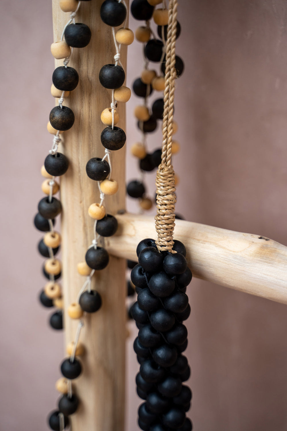 the-canggu-necklace-natural-black