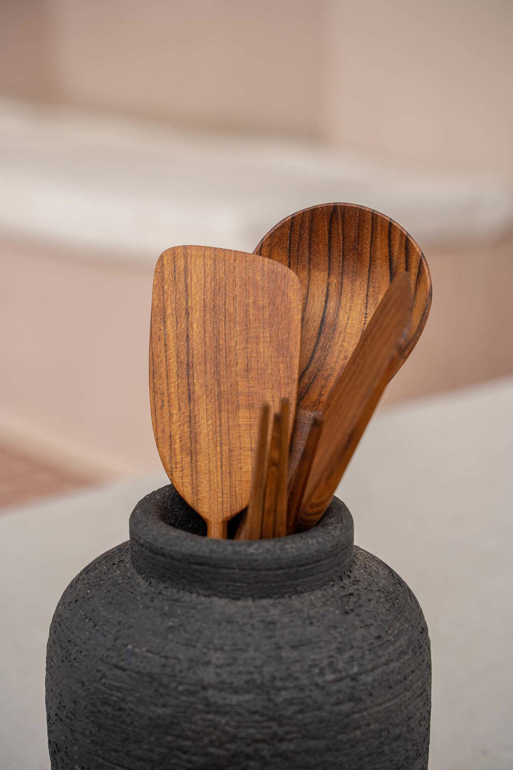 the-peaky-vase-black-s