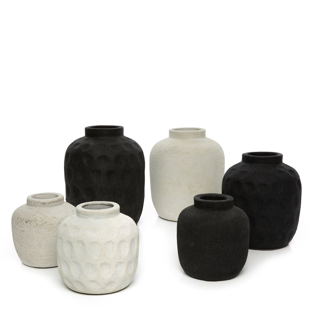 the-peaky-vase-black-s