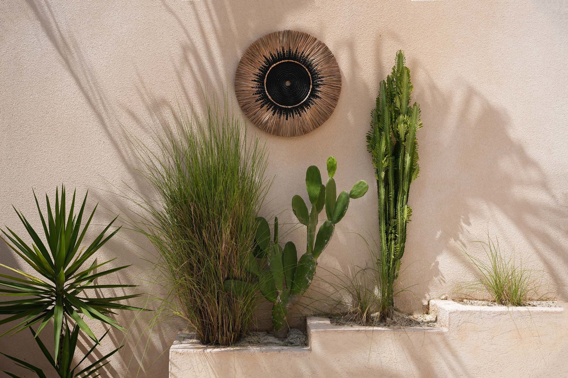 the-raffia-macrame-wall-deco-black-natural