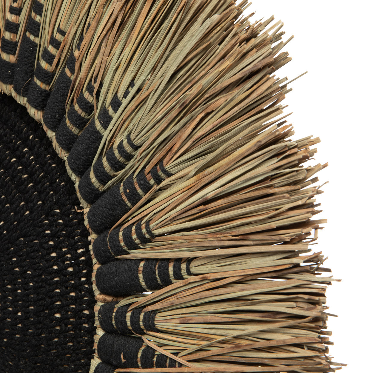 the-raffia-macrame-wall-deco-black-natural