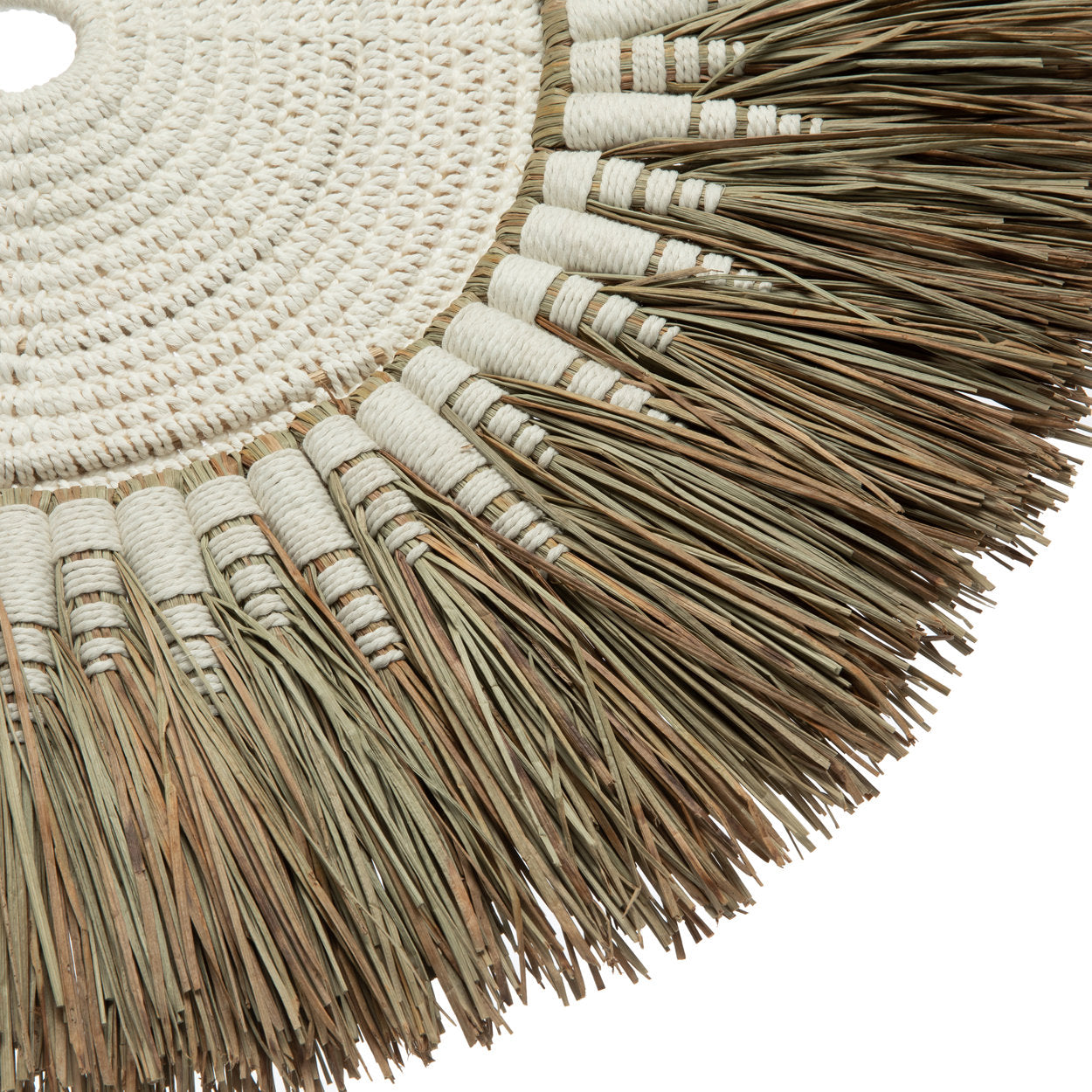 the-raffia-macrame-wall-deco-white-natural