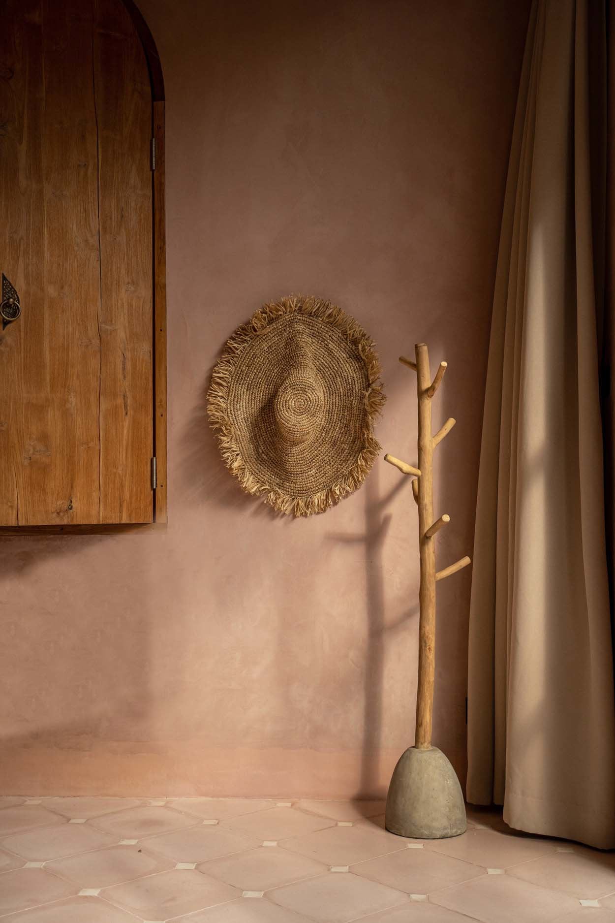 Minimalist standing coat hanger for entryways and bedrooms