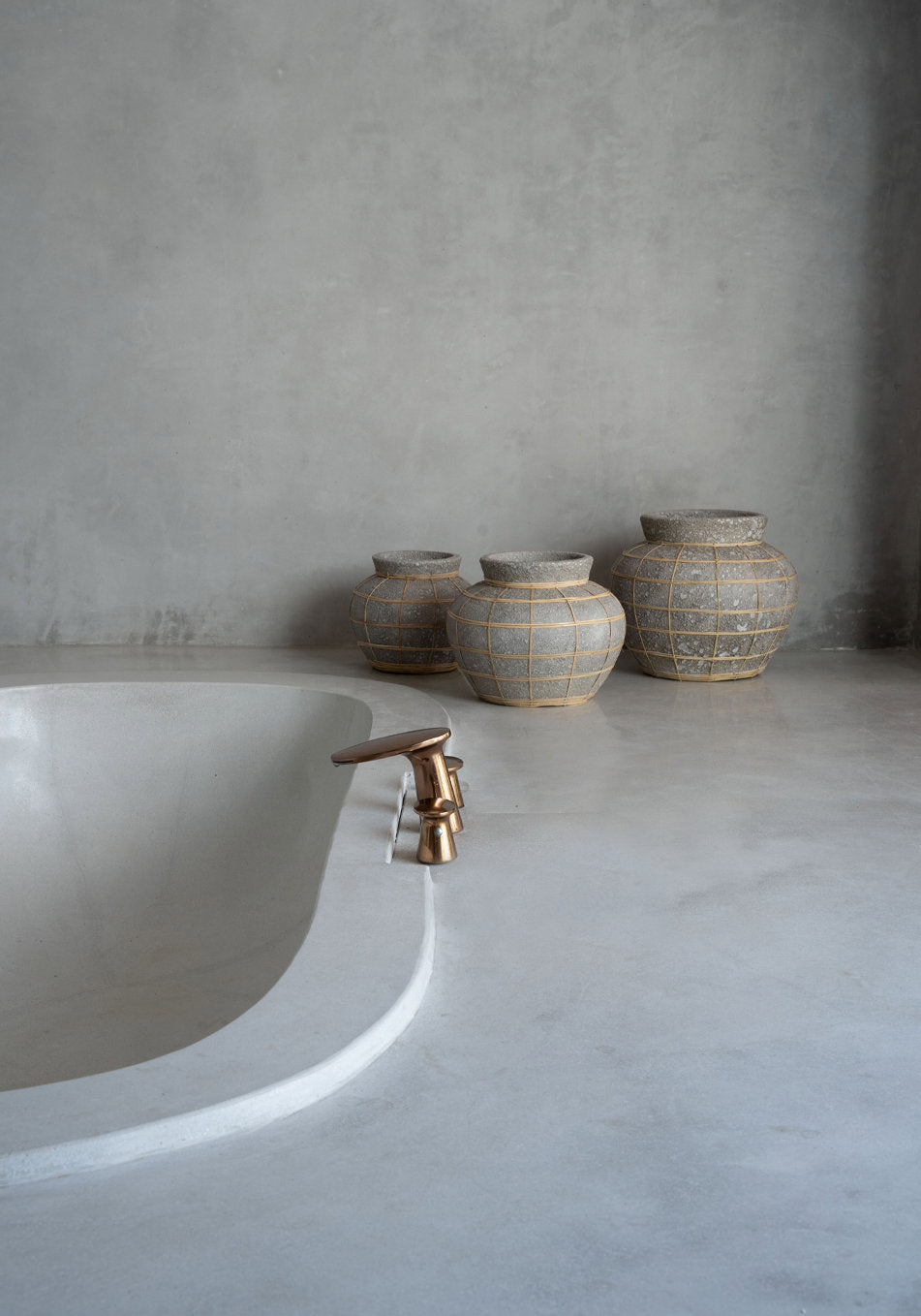 the-belly-vase-concrete-natural-l