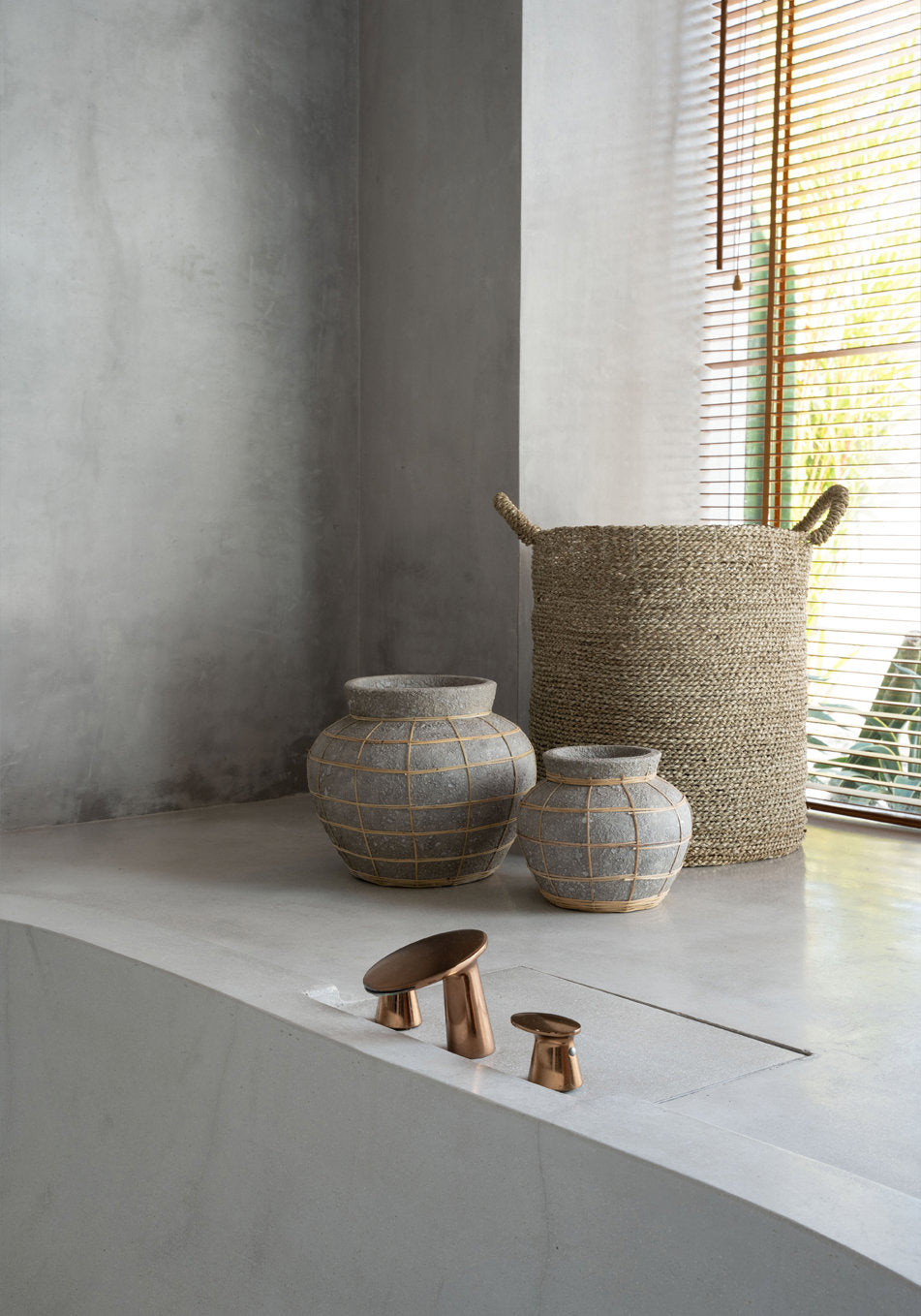 the-belly-vase-concrete-natural-l