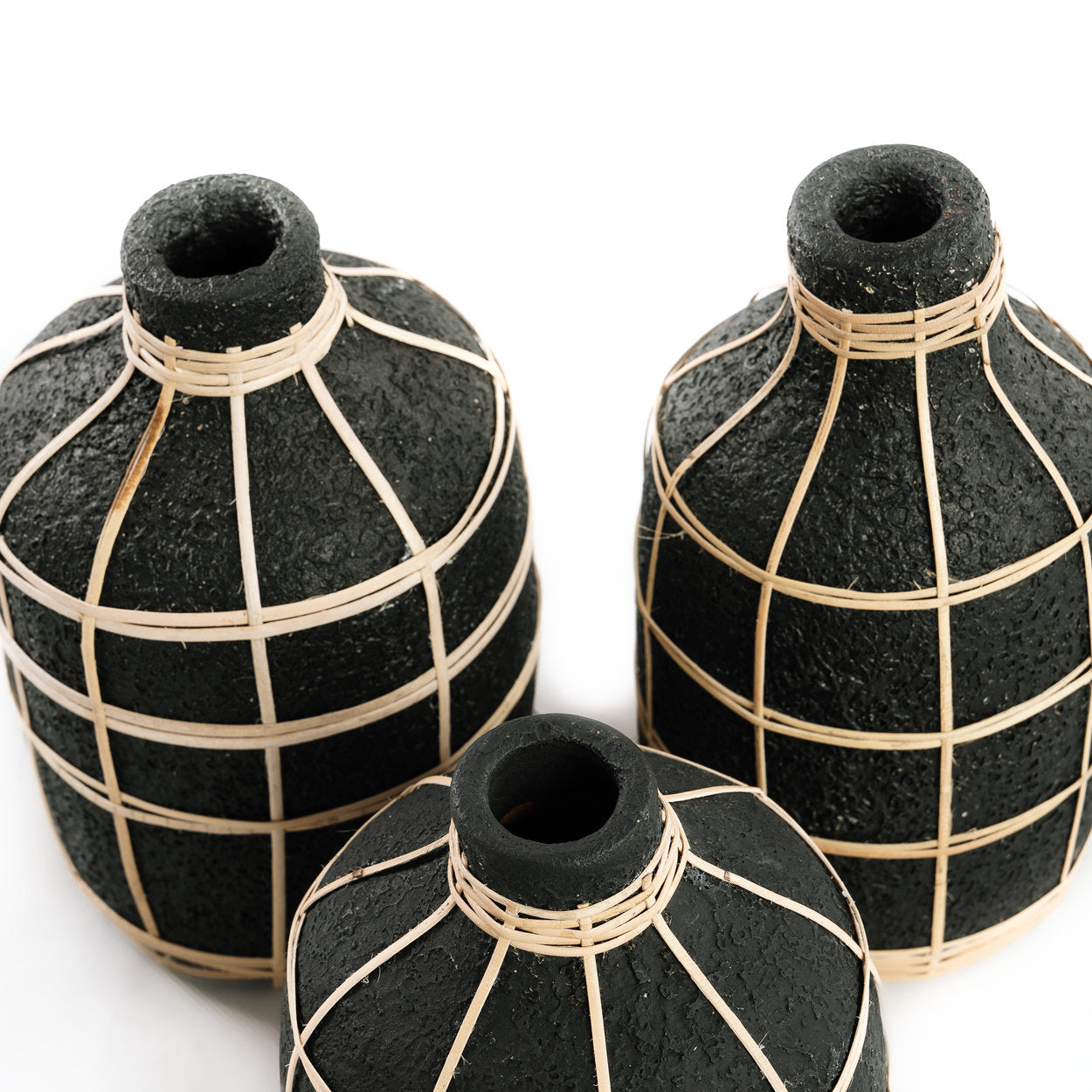 the-whoopy-vase-black-natural-s