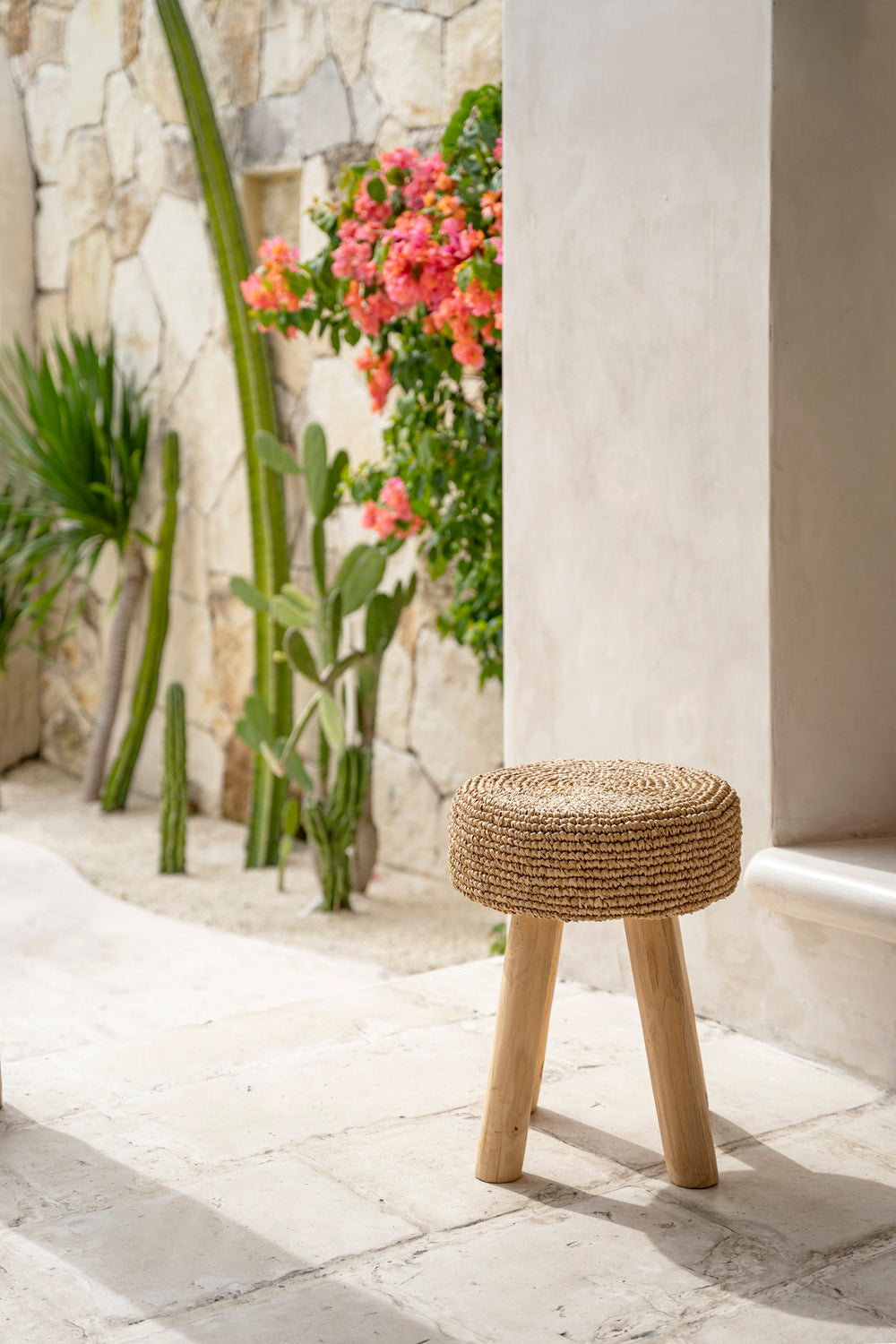the-raffia-stool-natural