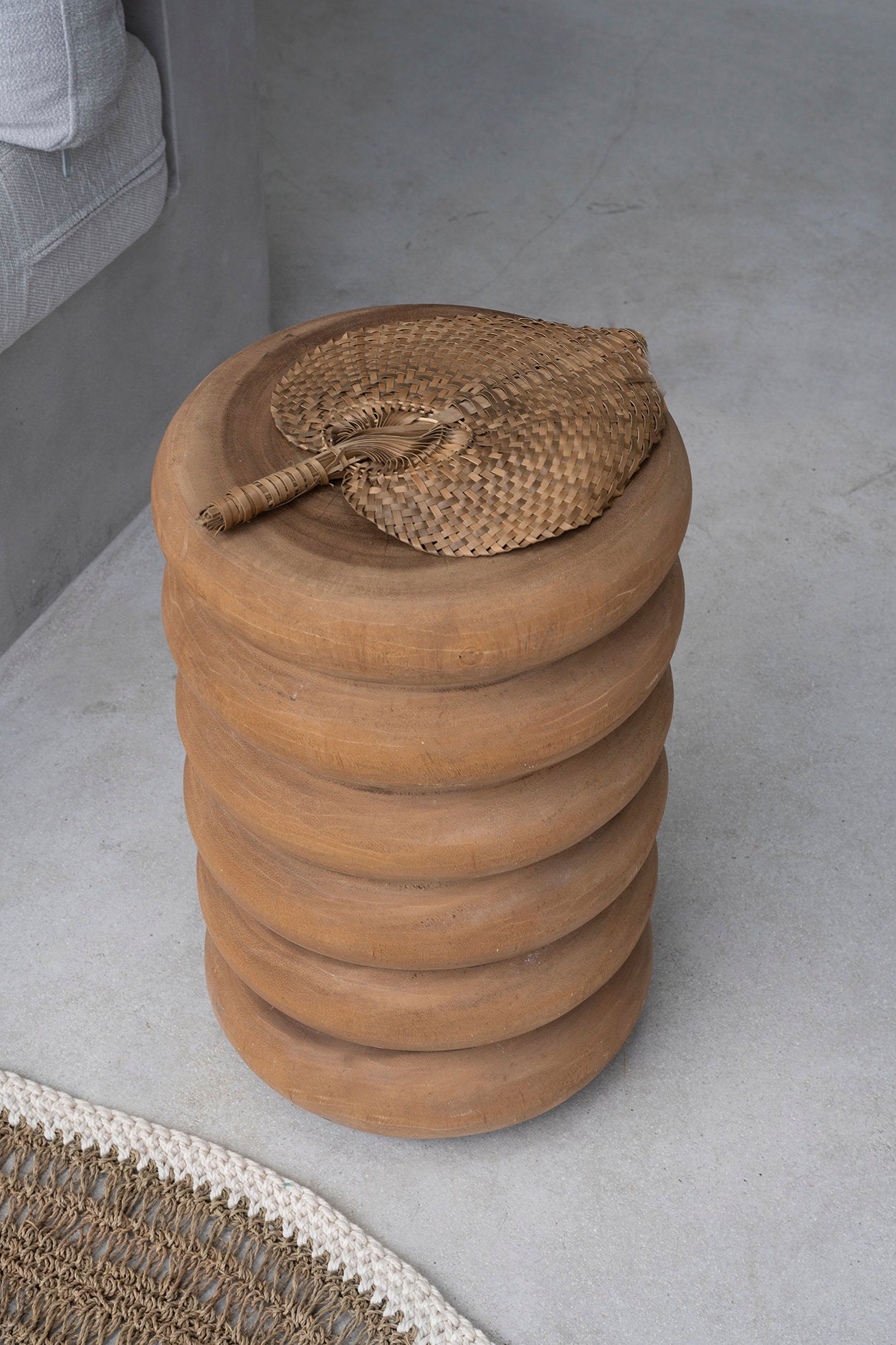 Spiral-shaped accent stool for living rooms