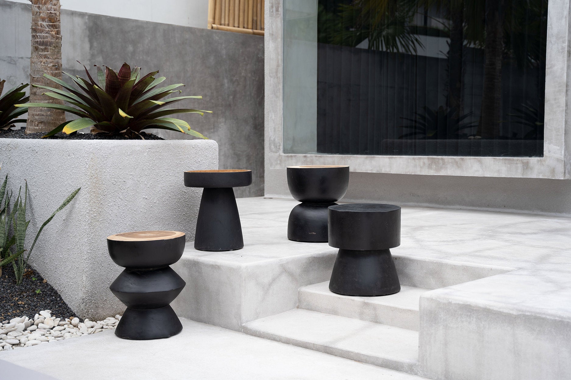 the-karbun-stool-black-natural