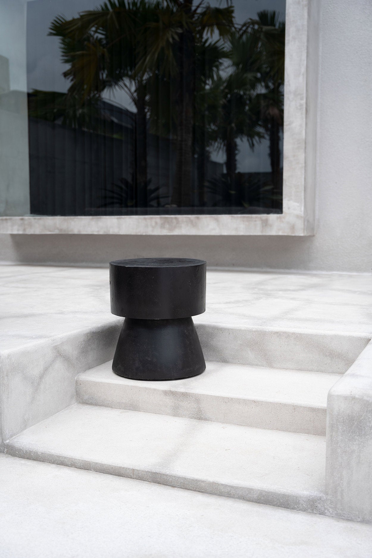 the-warmi-stool-black