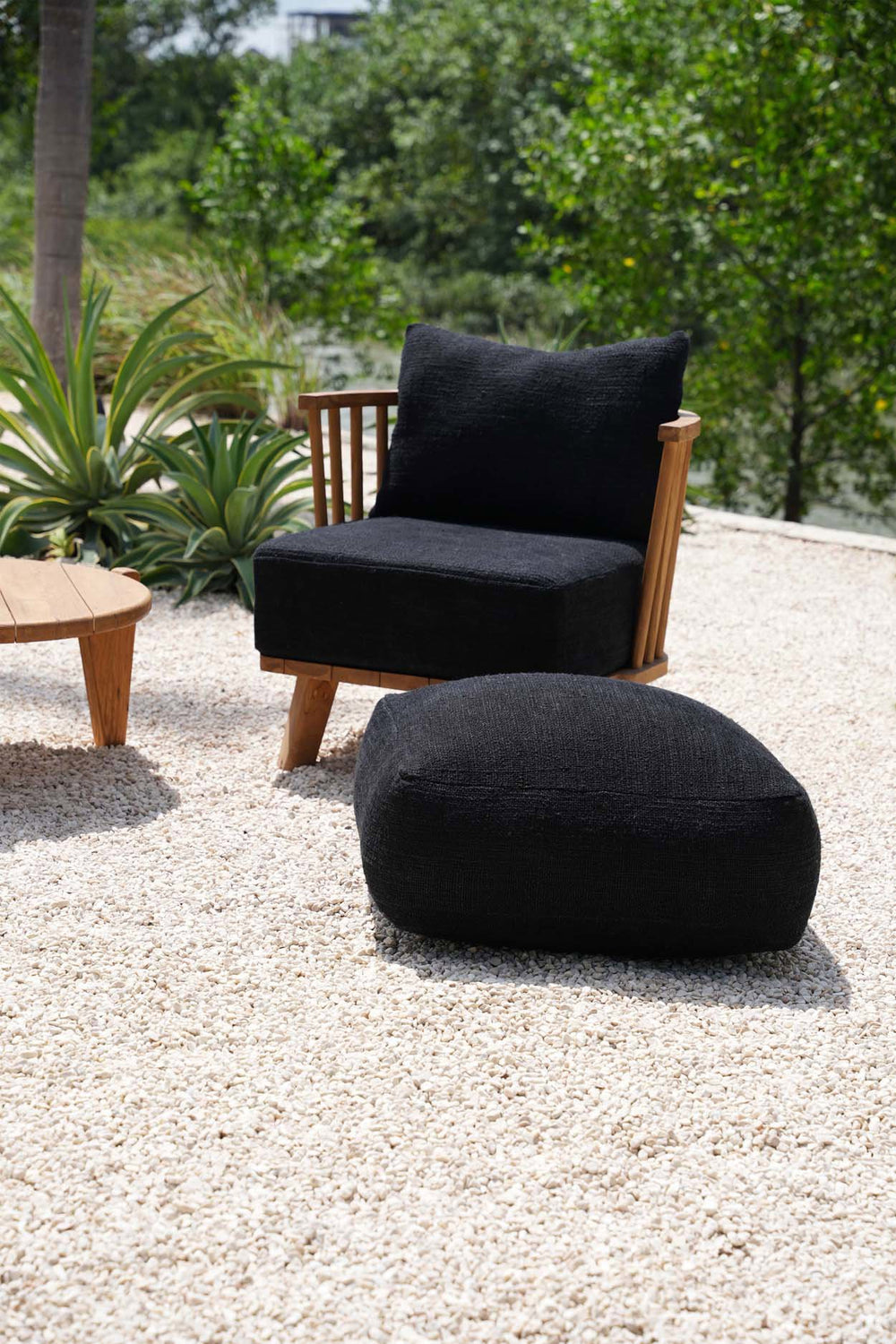 the-comfy-pouffe-black