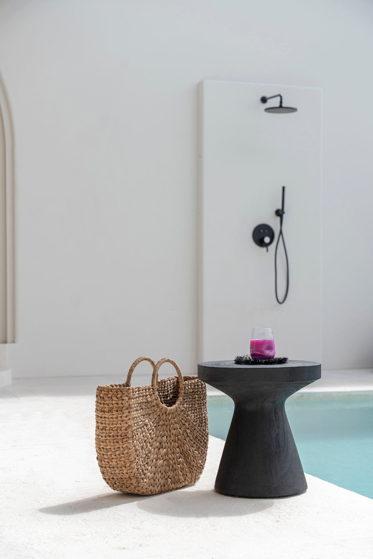 the-gravity-side-table-black