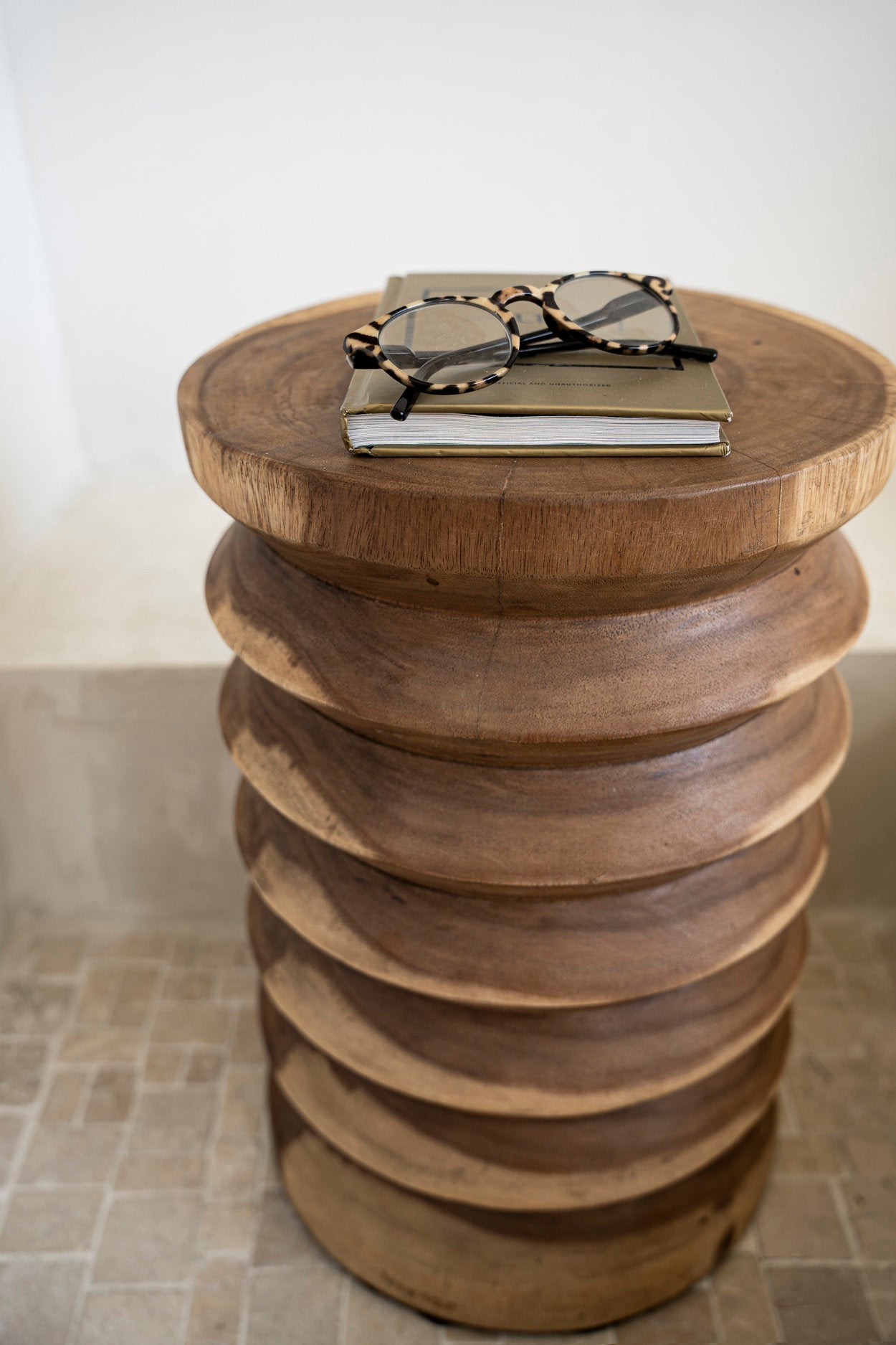 the-galapagos-stool-natural