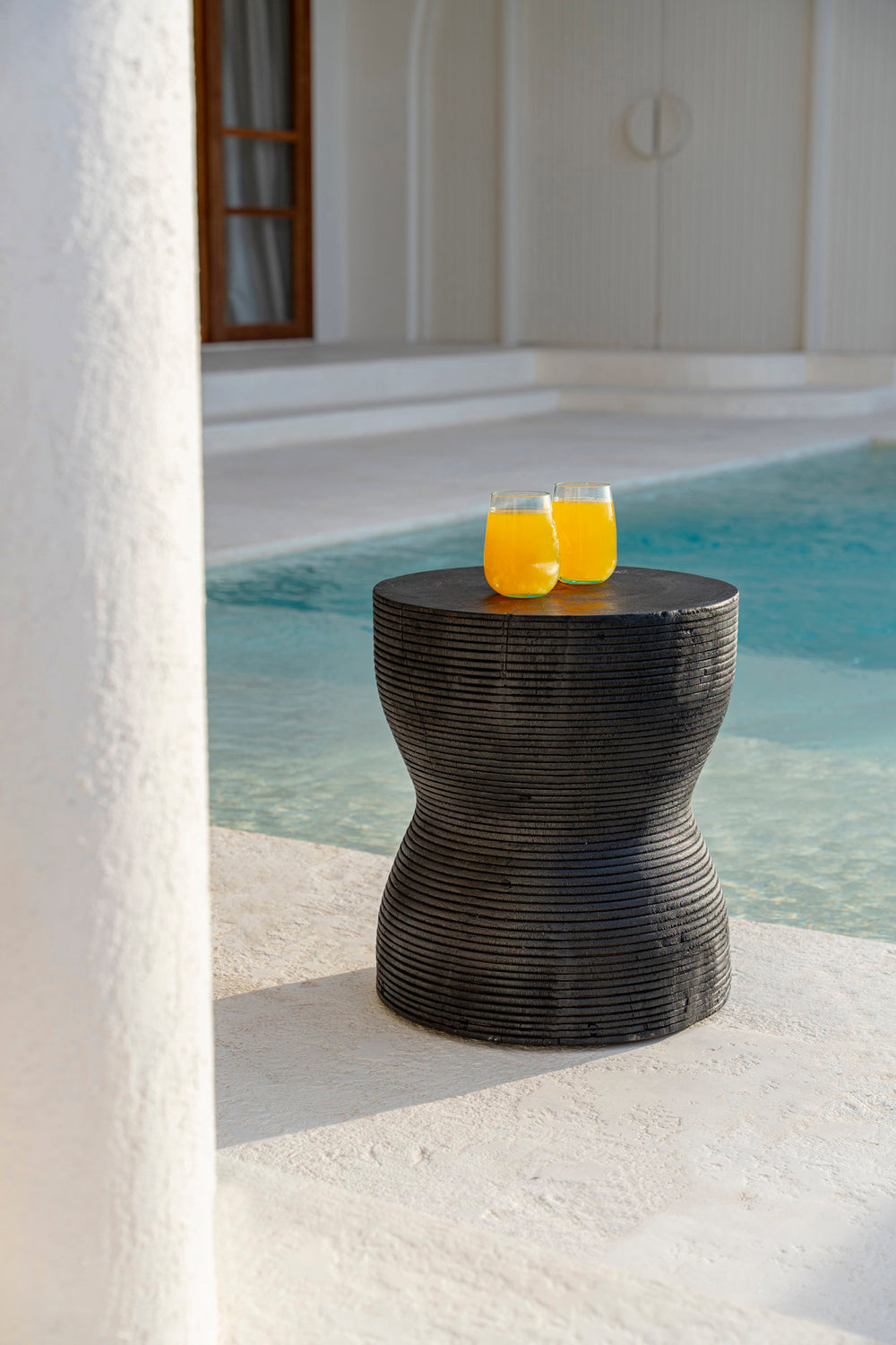 the-kotoran-stool-black