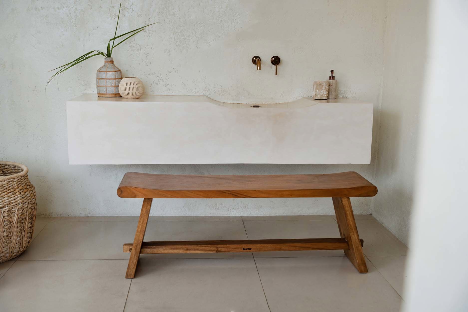 120 cm Suar wood bench, ideal for boho outdoor decor and cozy spaces