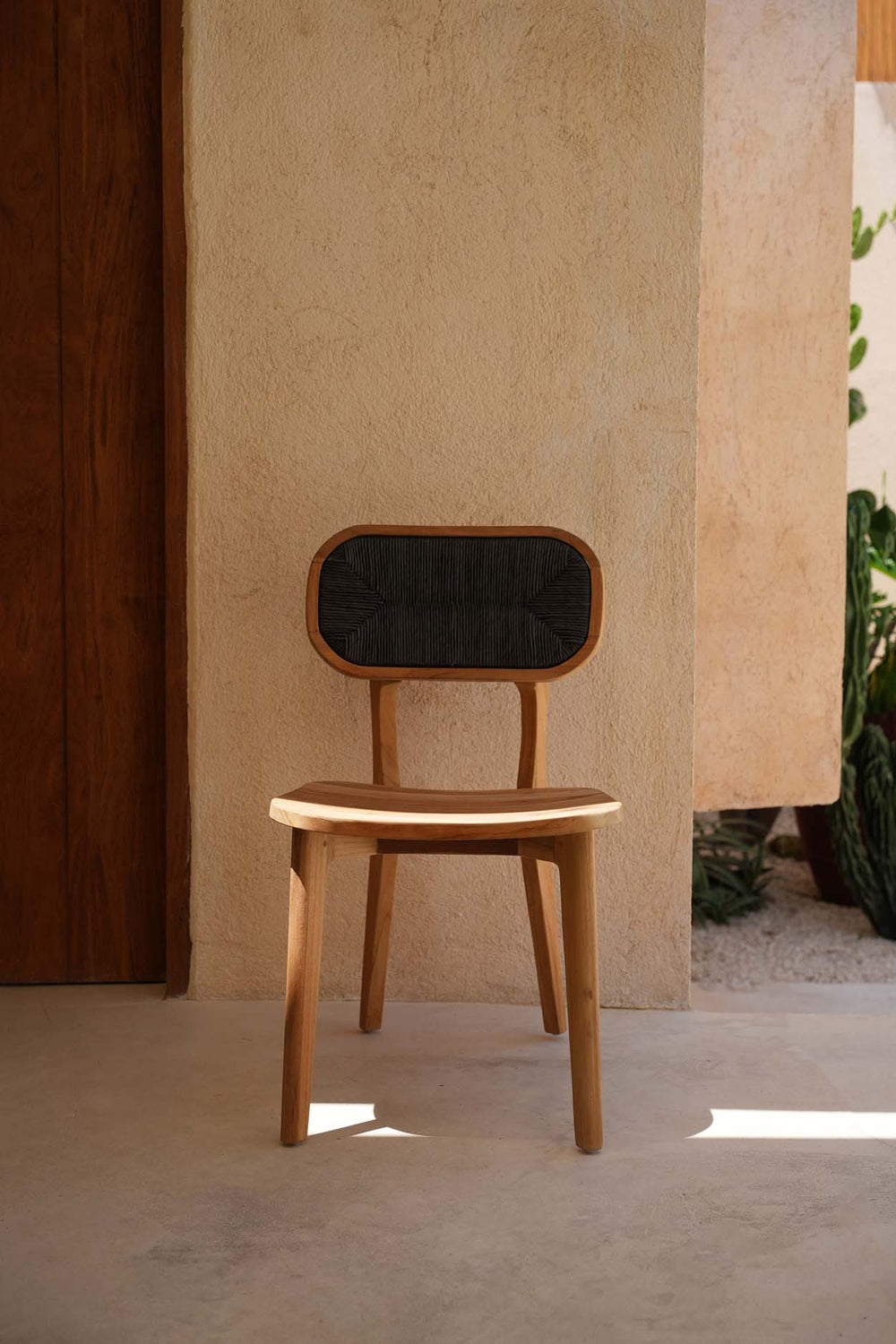 the-arigato-dining-chair-outdoor