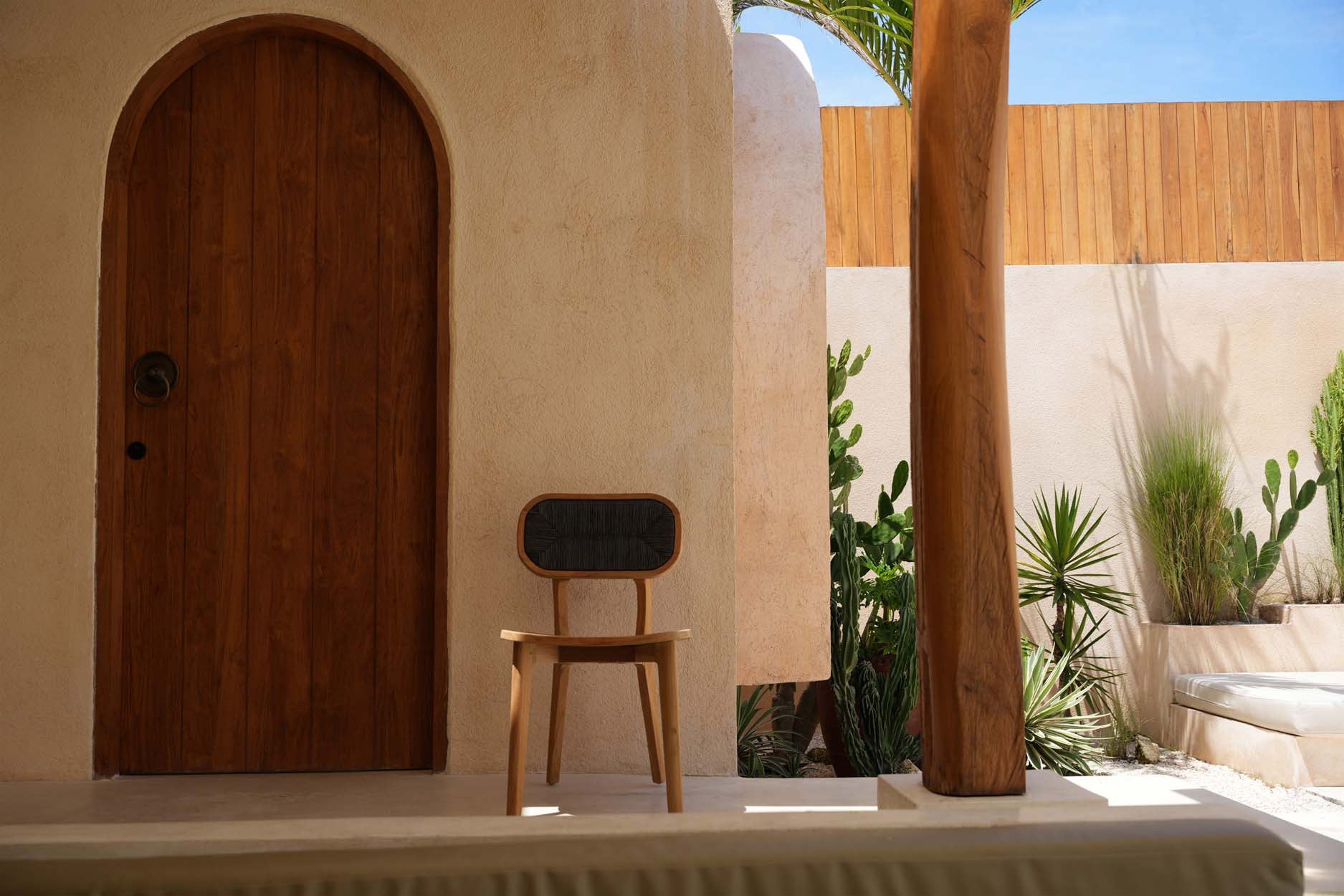 the-arigato-dining-chair-outdoor