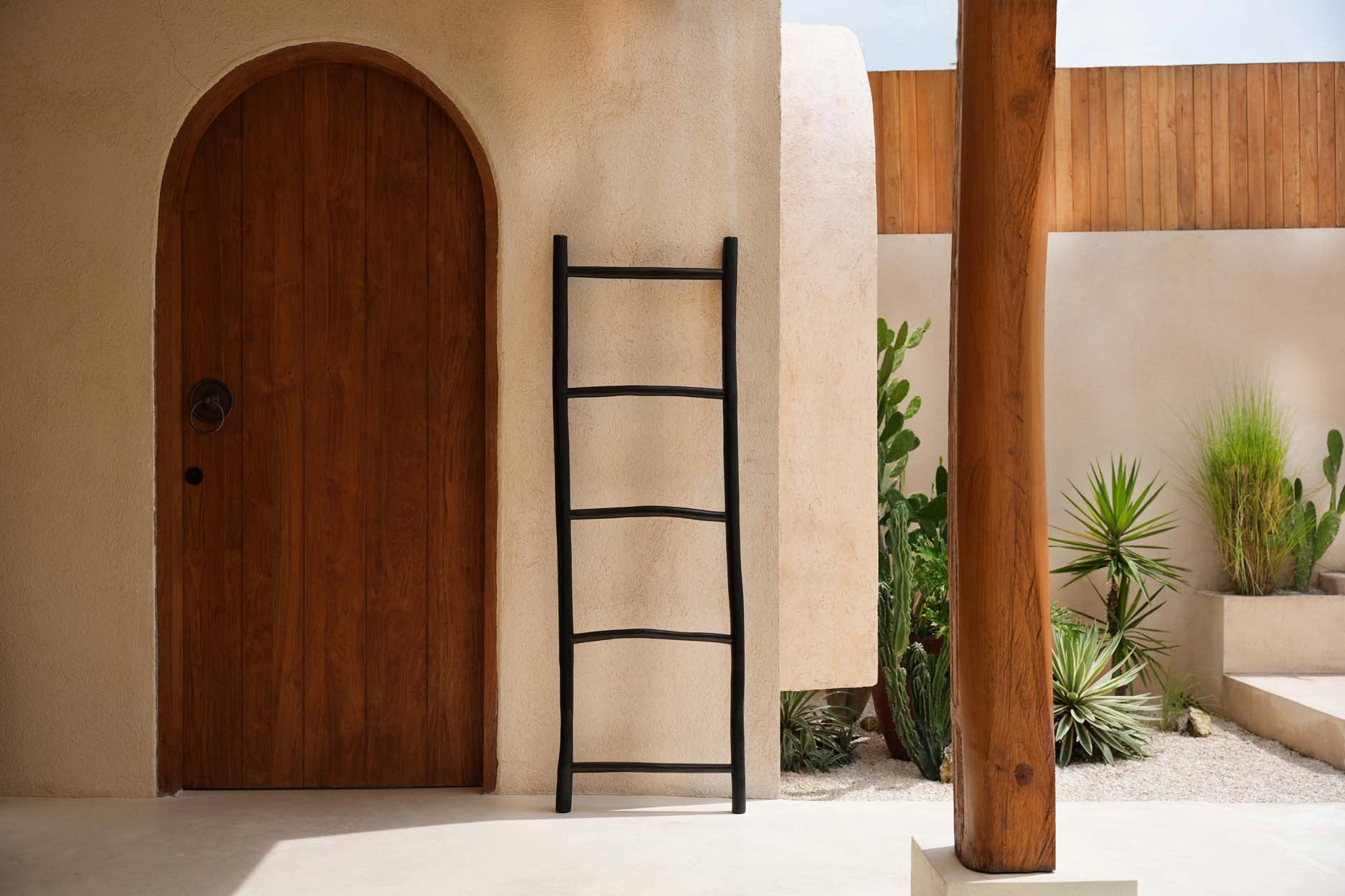 the-tulum-ladder-black-165