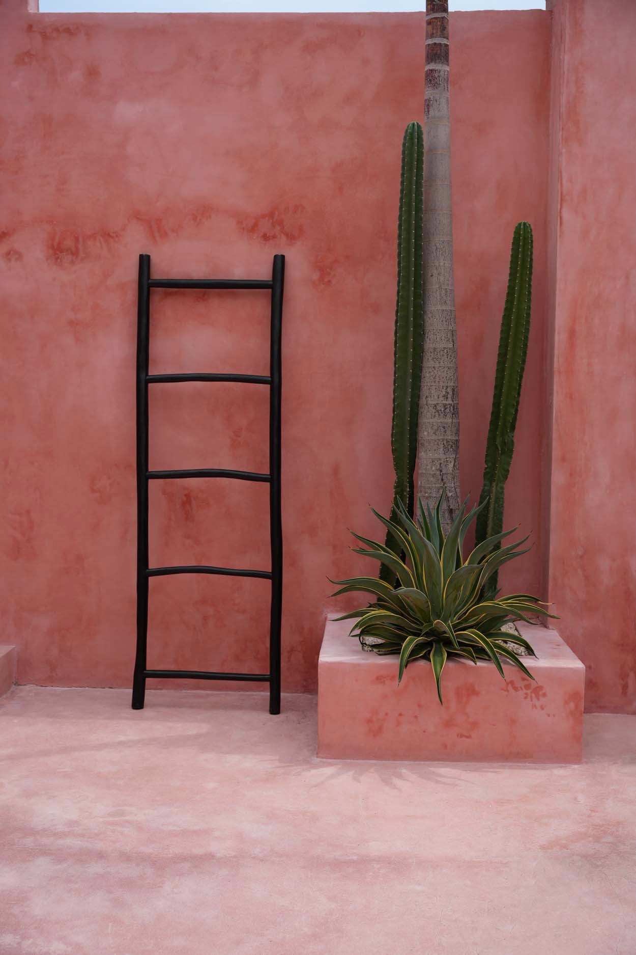 the-tulum-ladder-black-165