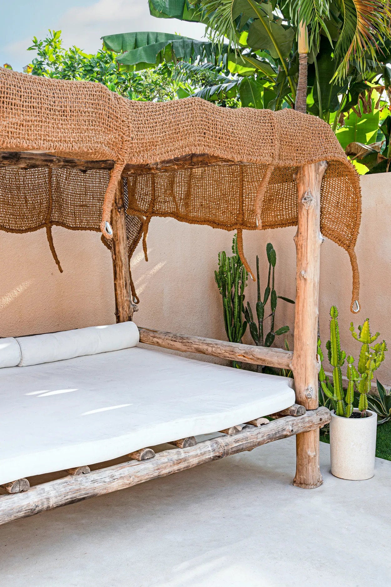 Sustainable rectangular sun shade – eco-conscious outdoor cover with tropical flair