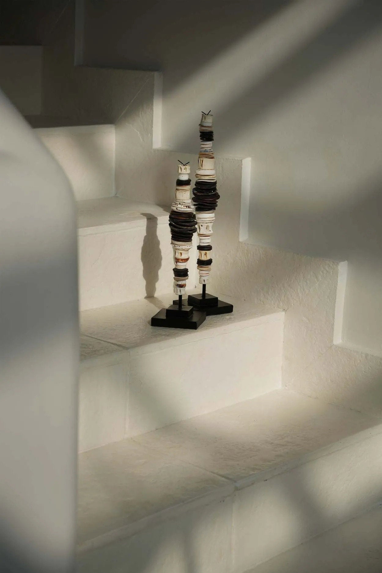 the-money-shell-on-stand-black-white-m