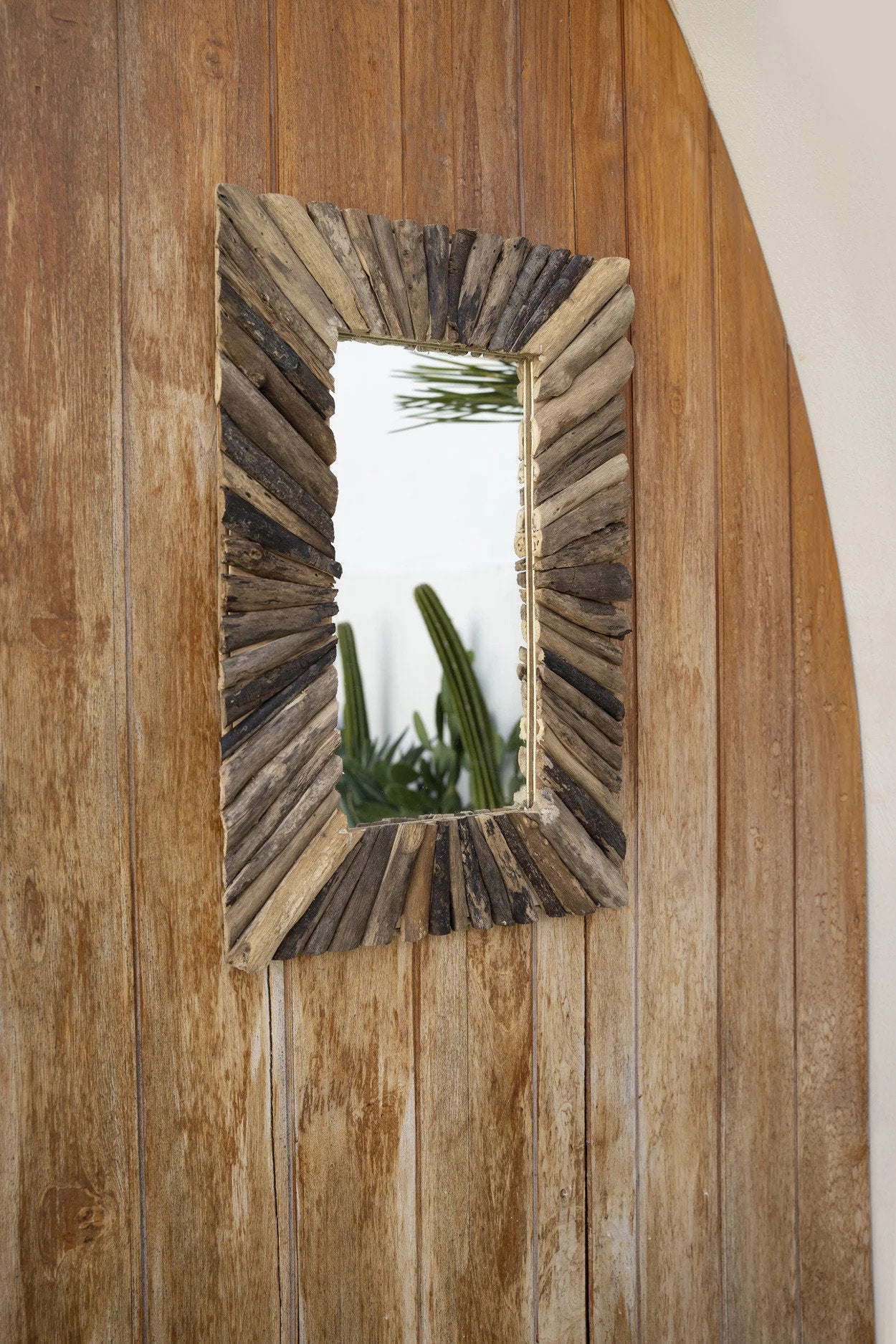 the-driftwood-framed-mirror-natural-m