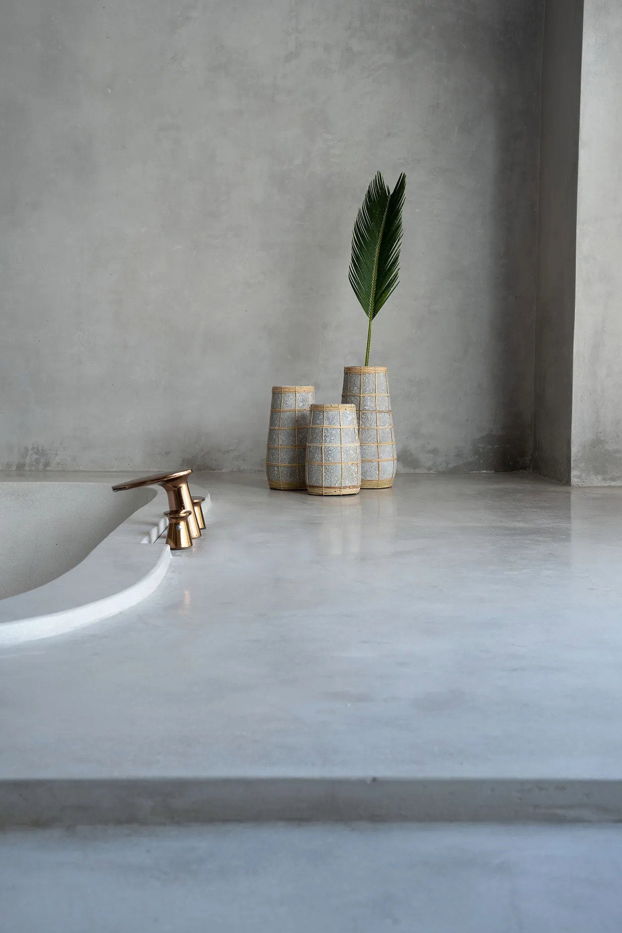 the-cutie-vase-concrete-natural-m