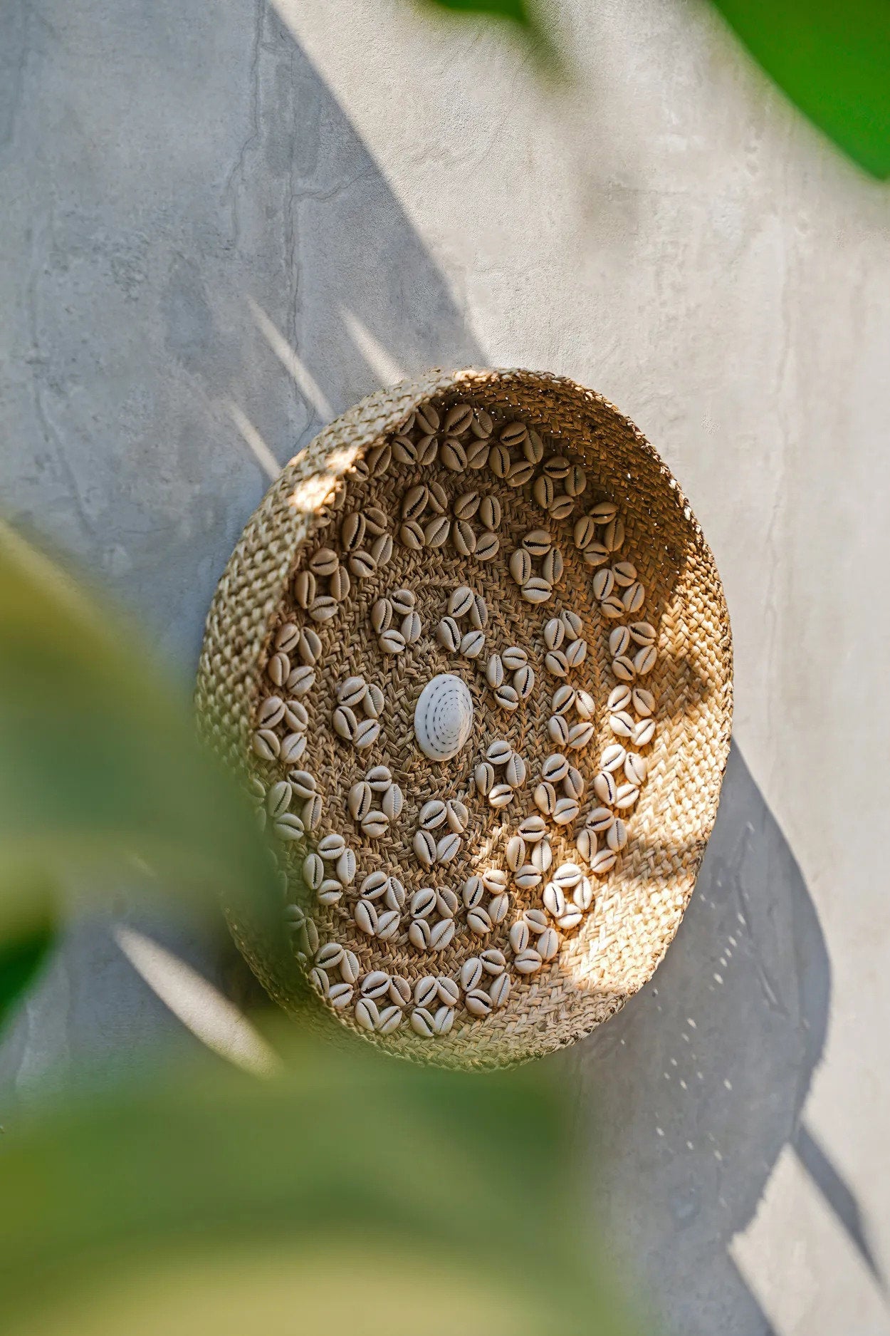 the-caribe-shell-plate-natural-white-m
