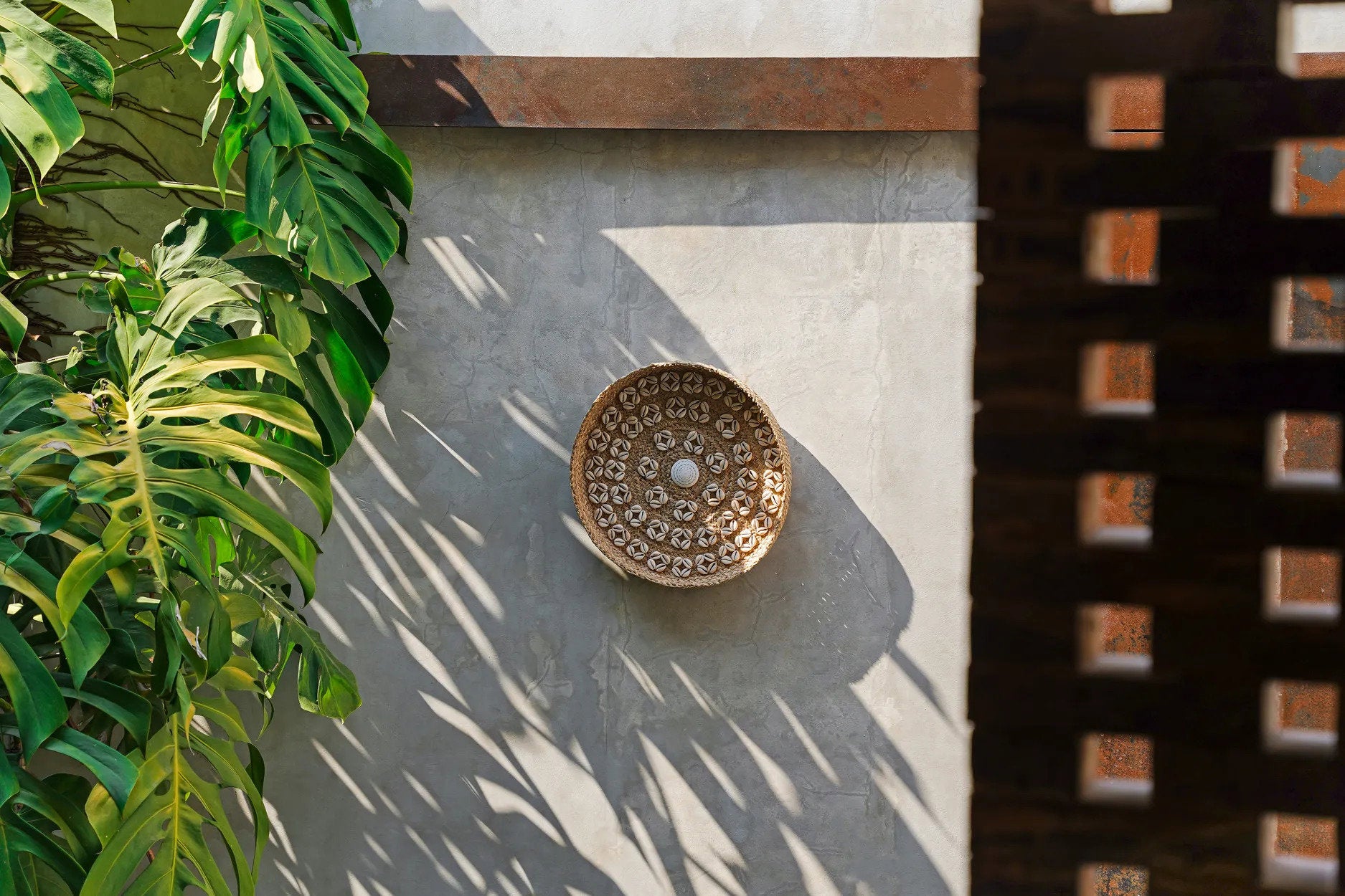 the-caribe-shell-plate-natural-white-m