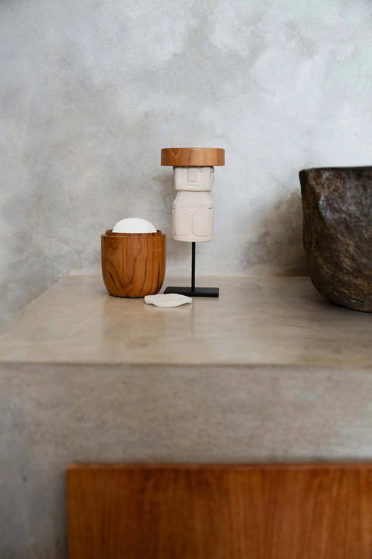 the-sumba-man-on-stand