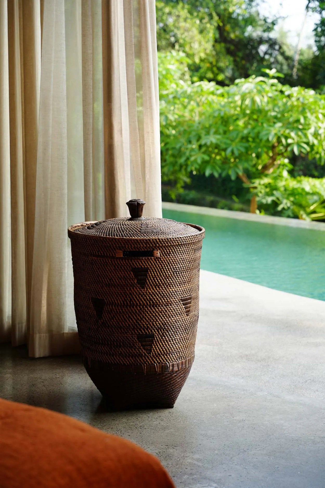 the-colonial-laundry-basket-natural-brown-xl