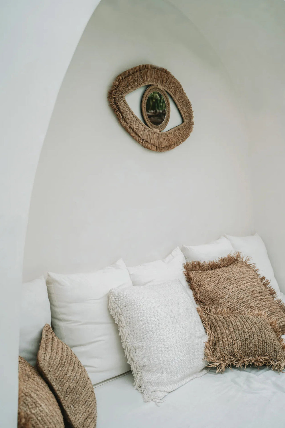 the-raffia-eye-mirror-natural-m