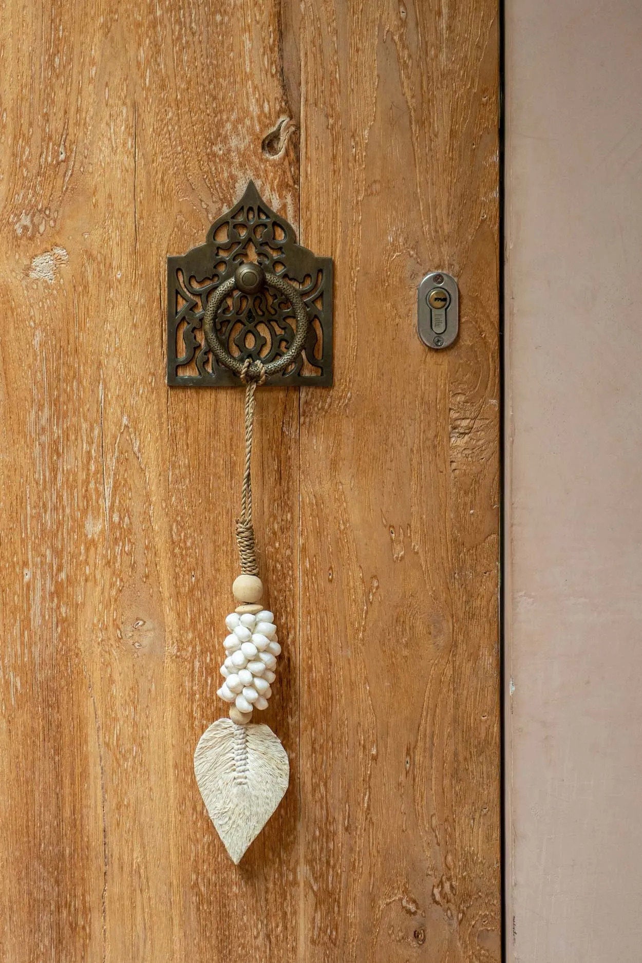 the-leaf-shell-tassel-white