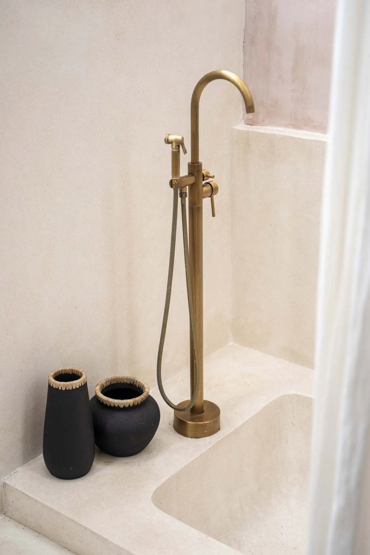 the-styly-vase-black-natural-s