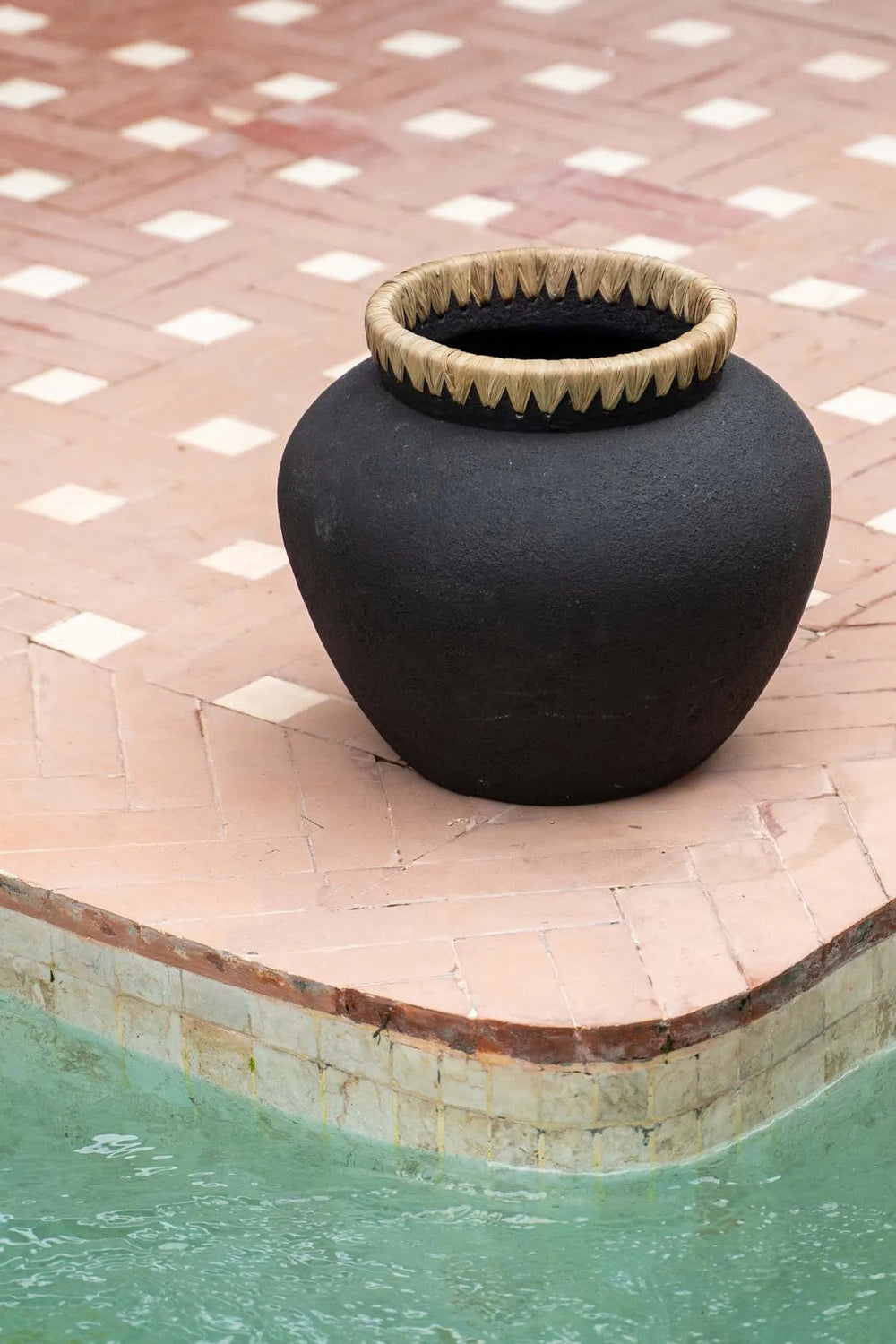 the-styly-vase-black-natural-l