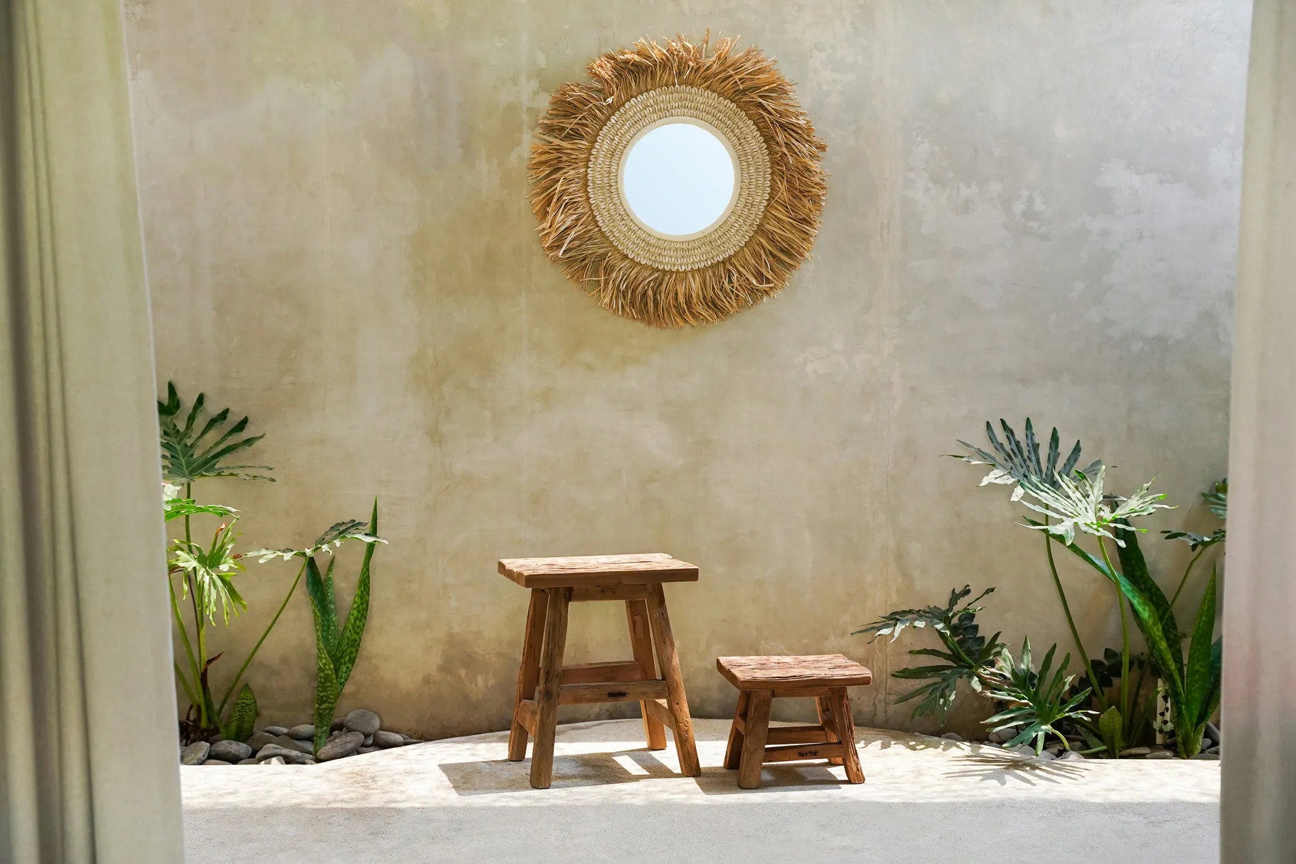 the-raffia-cowrie-mirror-natural-white